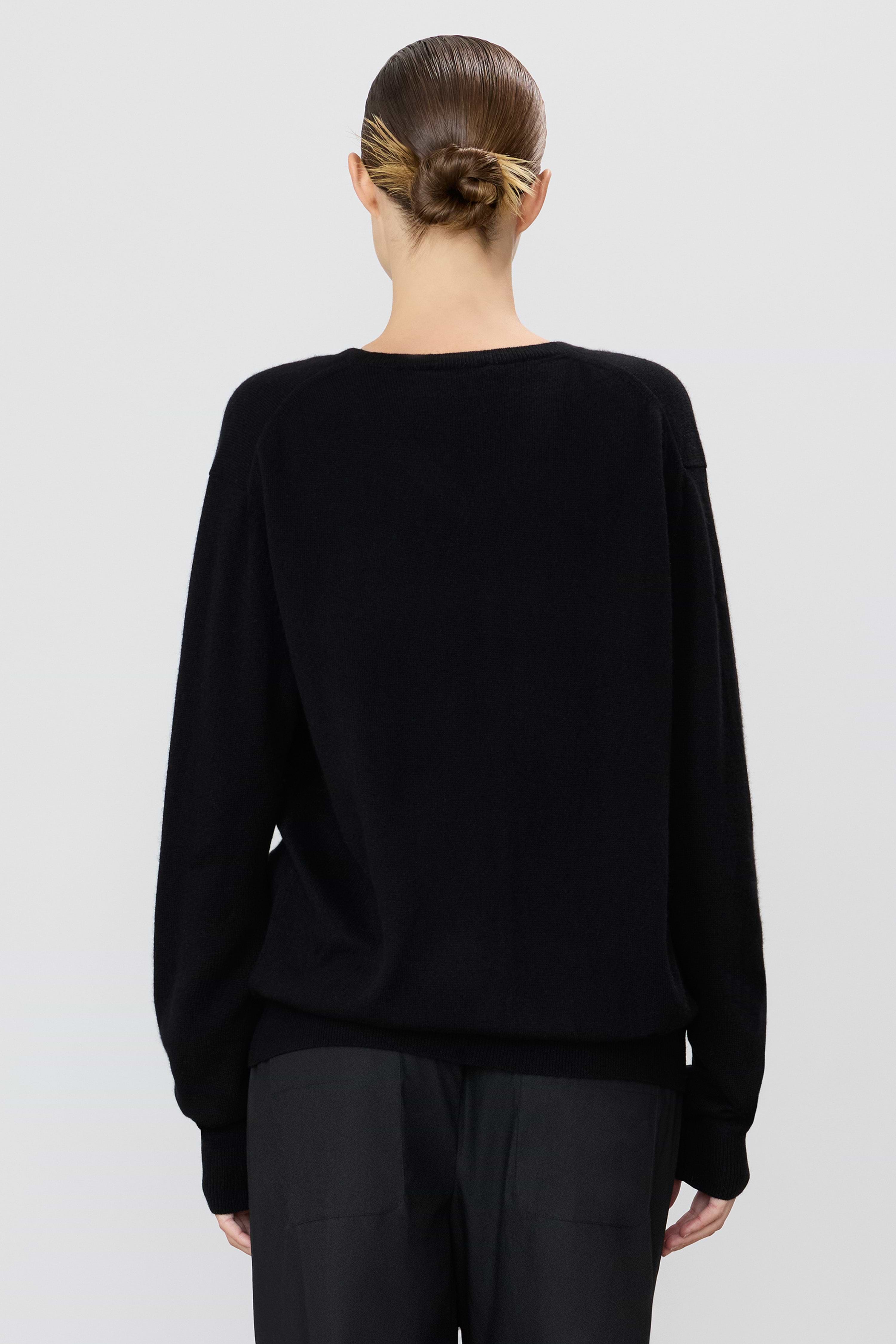 CLIVE V-NECK SWEATER - ÉTERNE