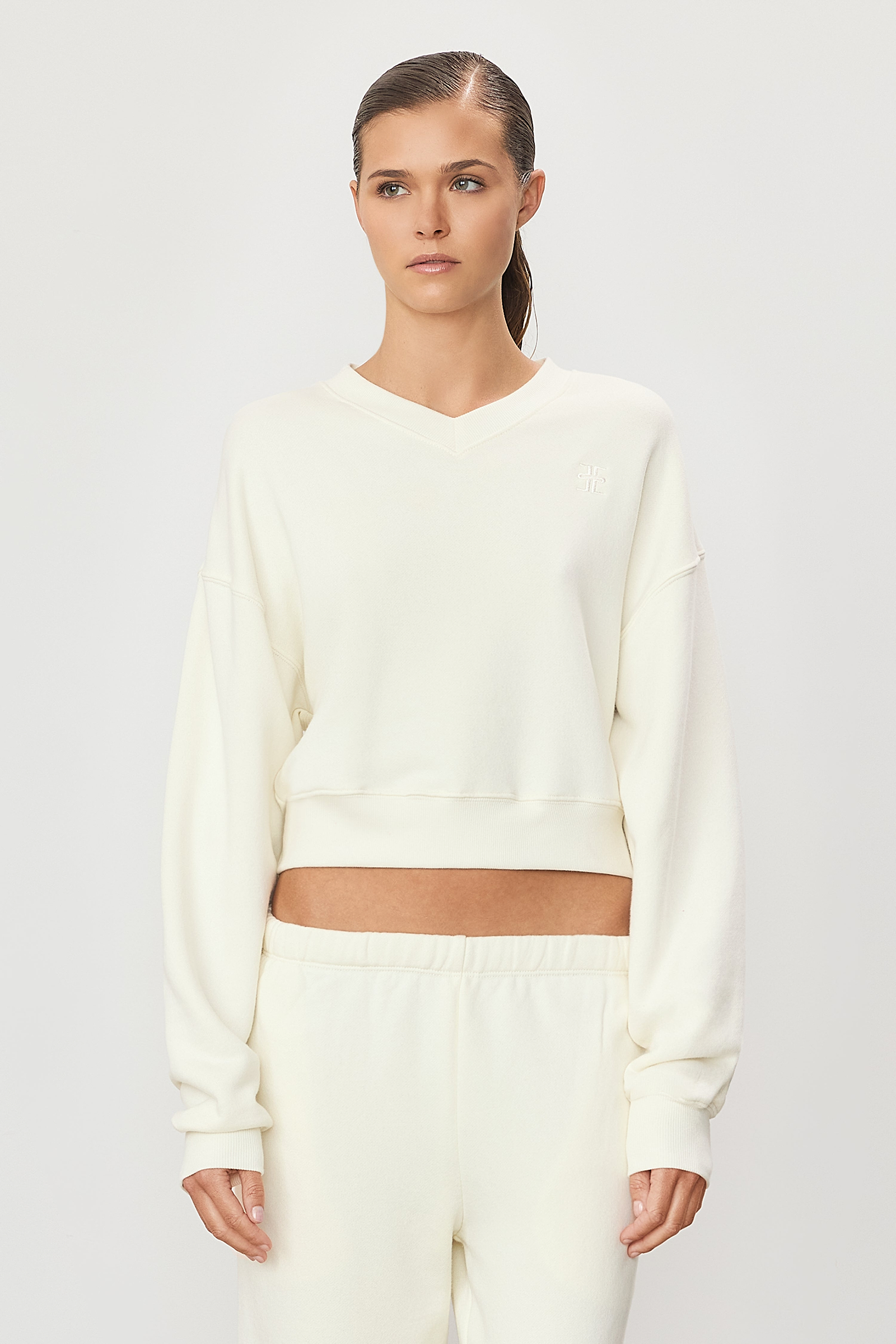Cropped V-Neck Sweatshirt Cream - ÉTERNE