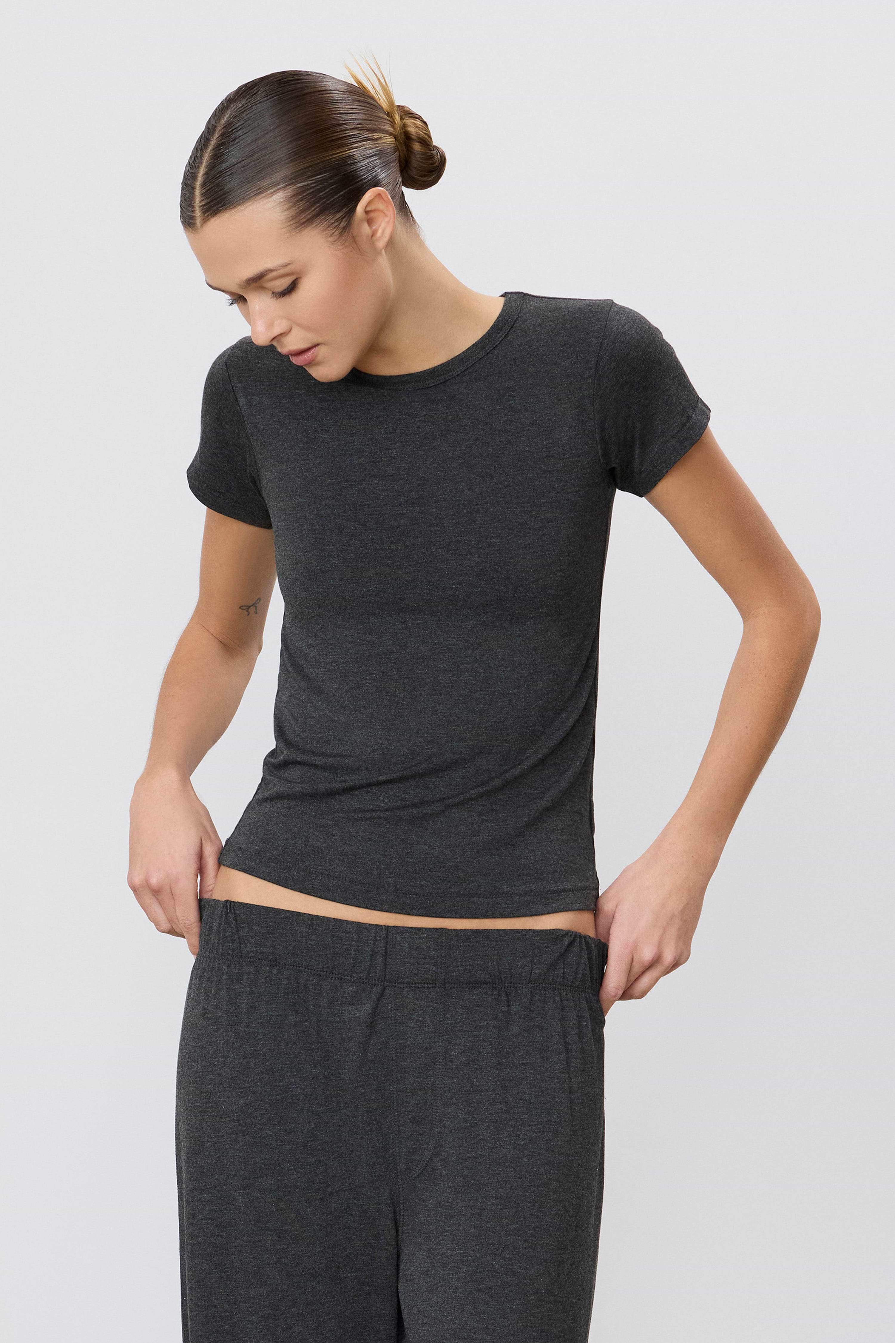 ÉTERNE FITTED CREWNECK SHORT SLEEVE T-SHIRT