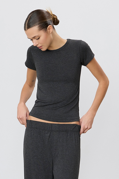 ÉTERNE FITTED CREWNECK SHORT SLEEVE T-SHIRT