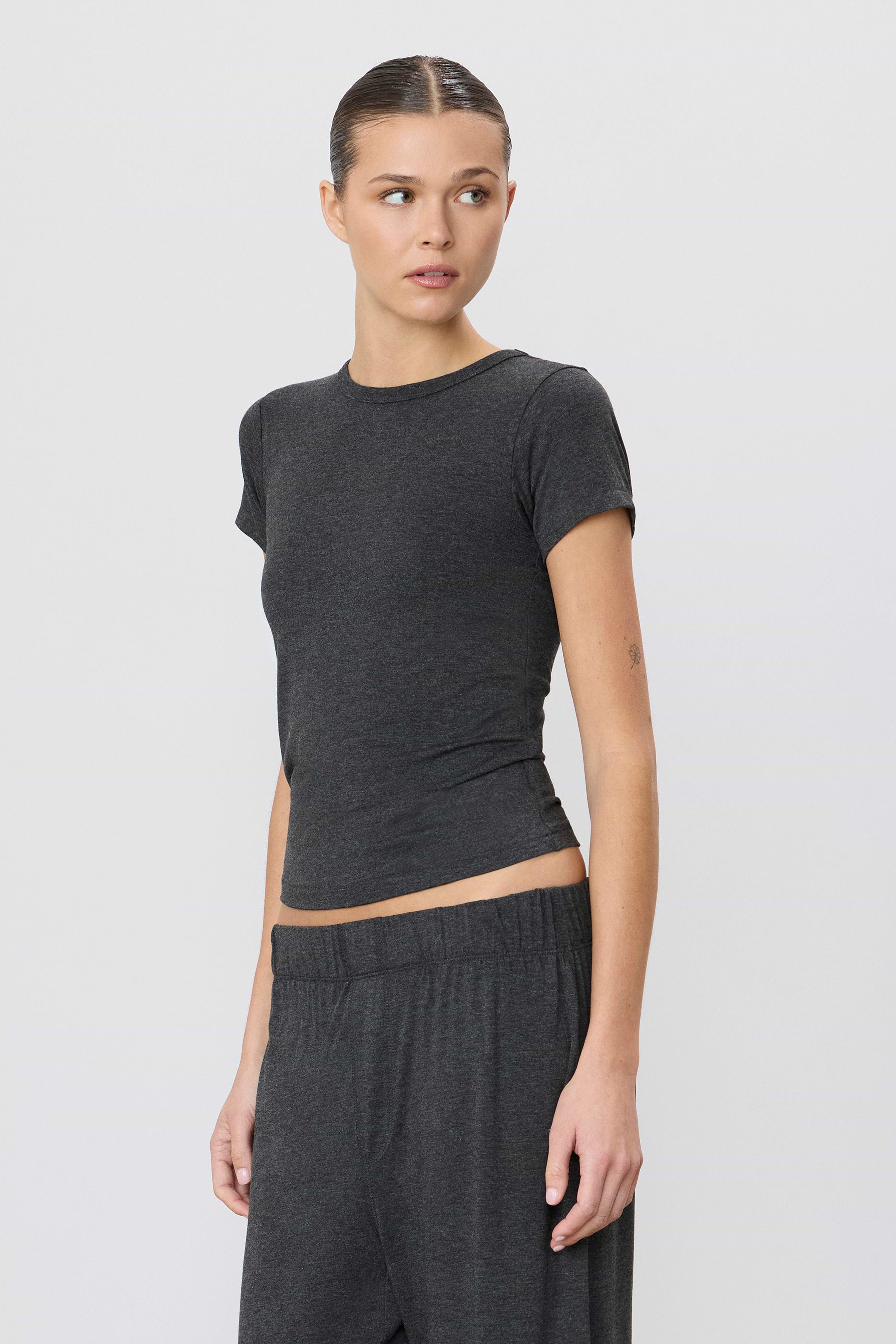ÉTERNE FITTED CREWNECK SHORT SLEEVE T-SHIRT
