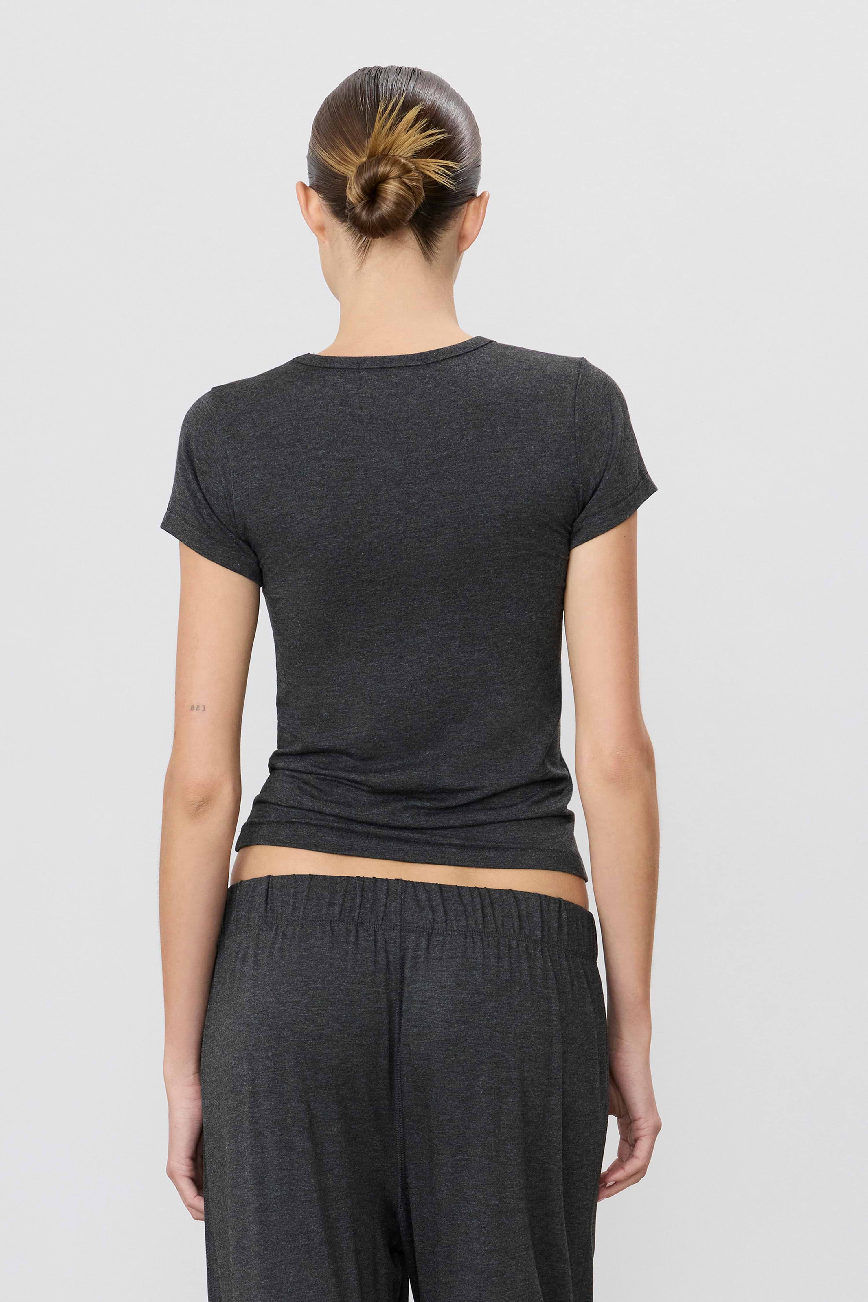 ÉTERNE FITTED CREWNECK SHORT SLEEVE T-SHIRT