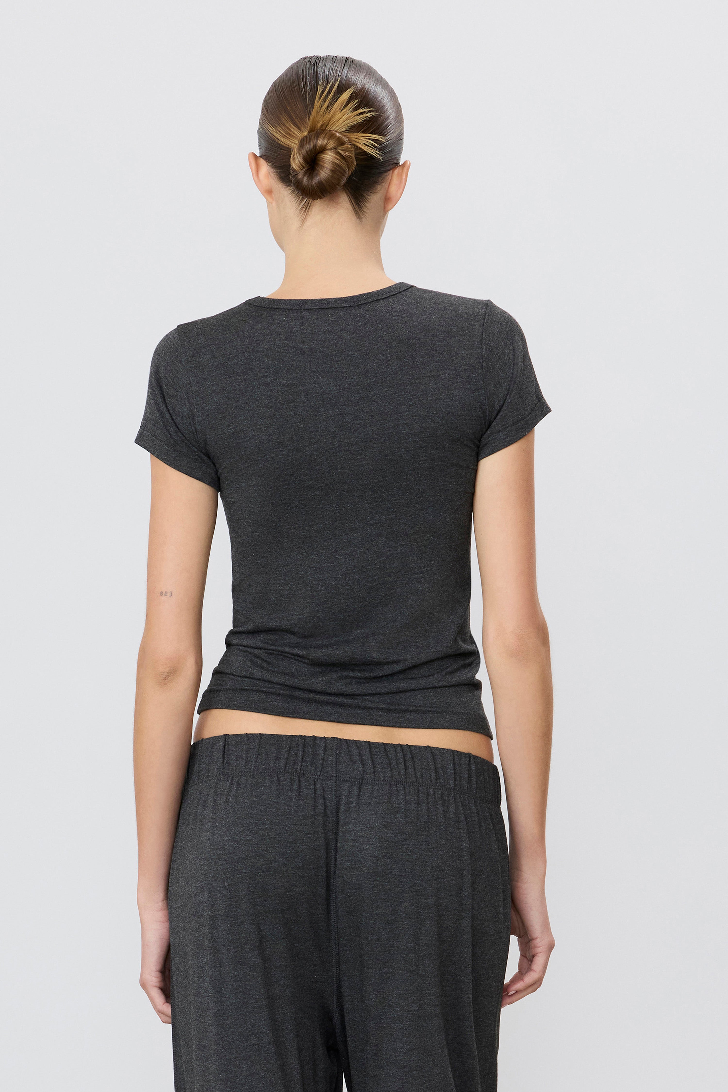 ÉTERNE FITTED CREWNECK SHORT SLEEVE T-SHIRT