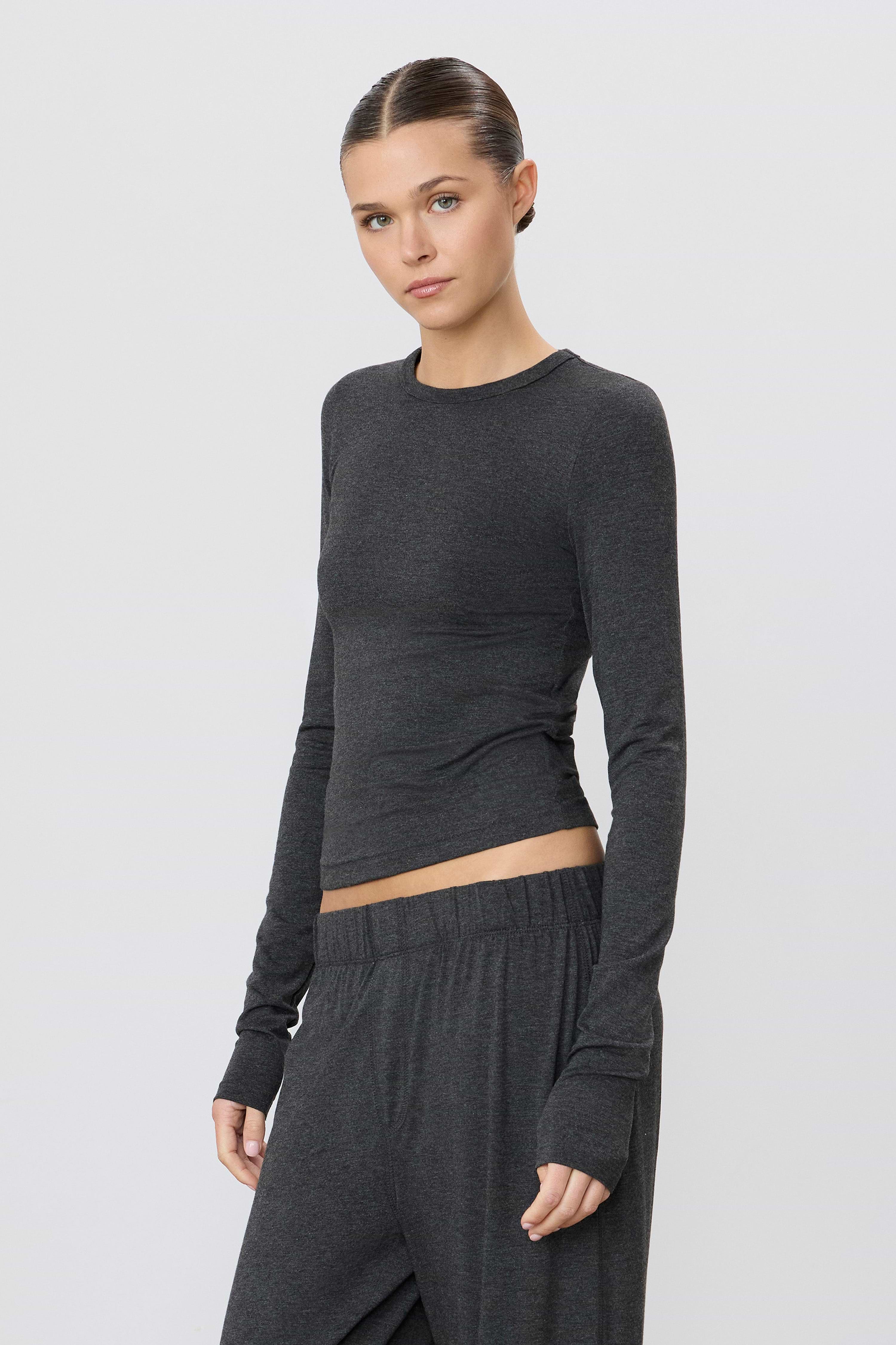 ÉTERNE FITTED CREWNECK LONG SLEEVE T-SHIRT