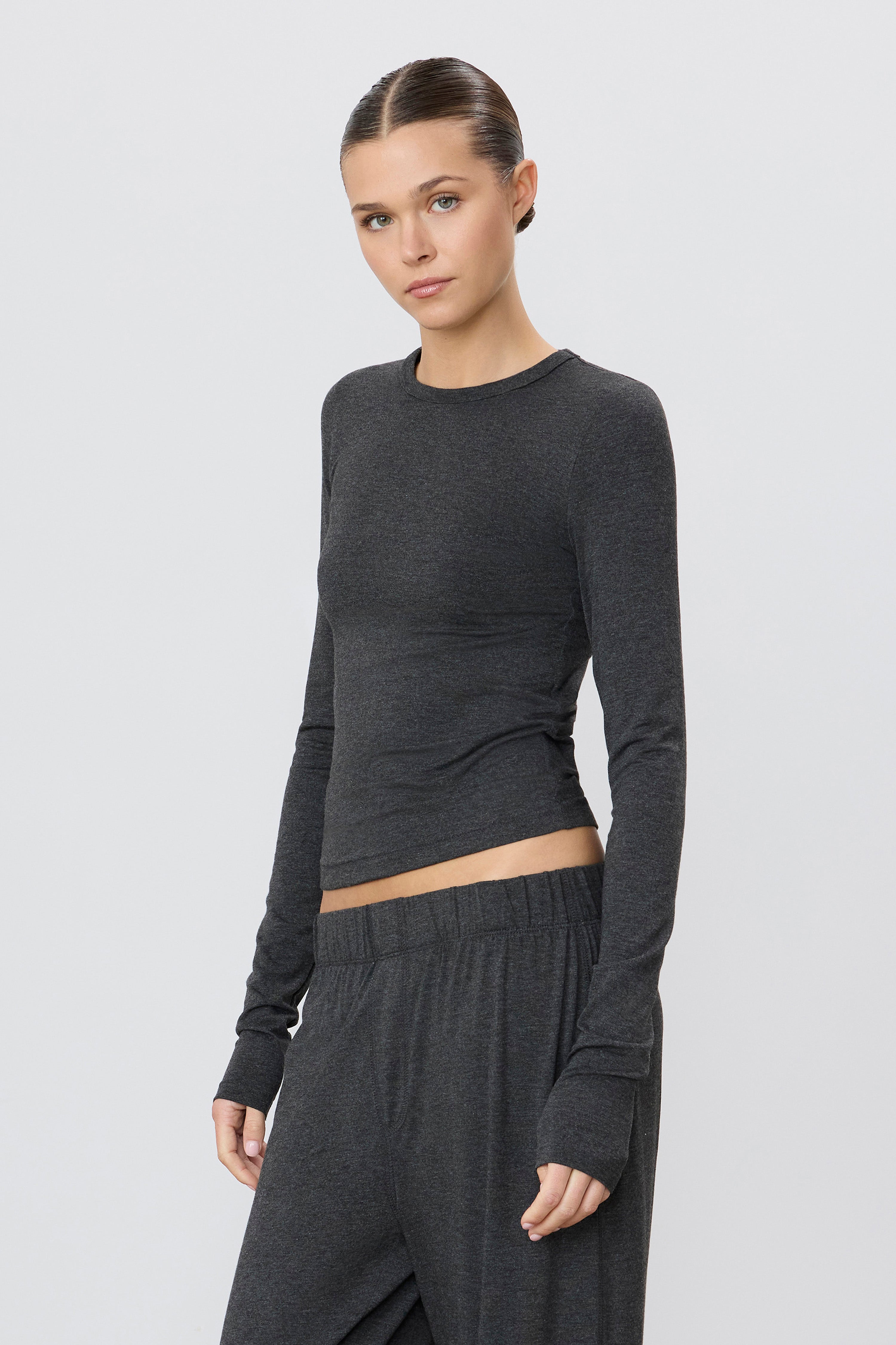 ÉTERNE FITTED CREWNECK LONG SLEEVE T-SHIRT