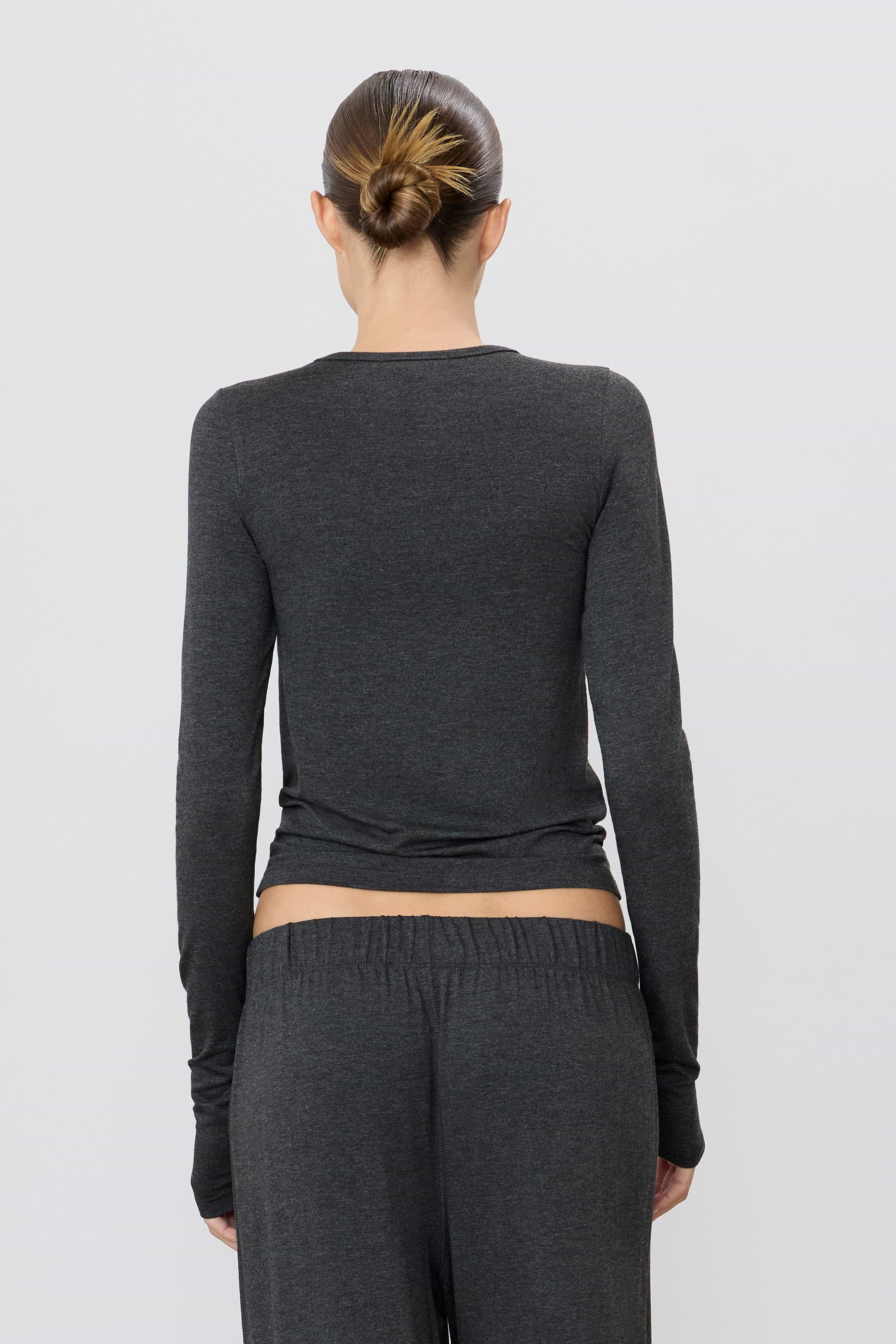 ÉTERNE FITTED CREWNECK LONG SLEEVE T-SHIRT