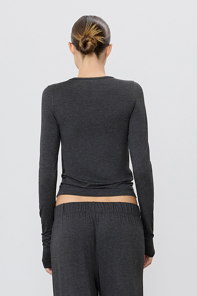 ÉTERNE FITTED CREWNECK LONG SLEEVE T-SHIRT