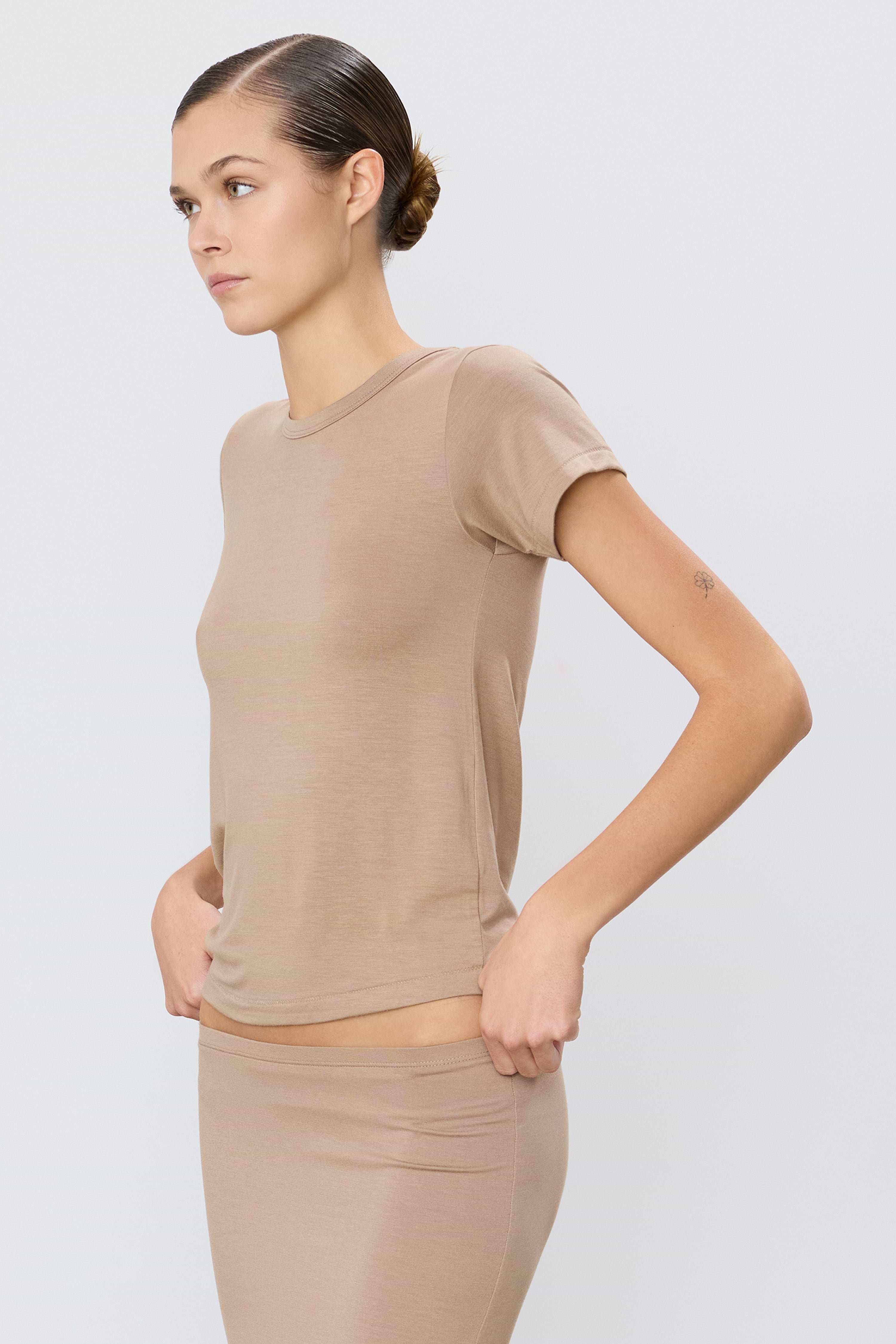 FITTED CREWNECK SHORT SLEEVE T-SHIRT - ÉTERNE