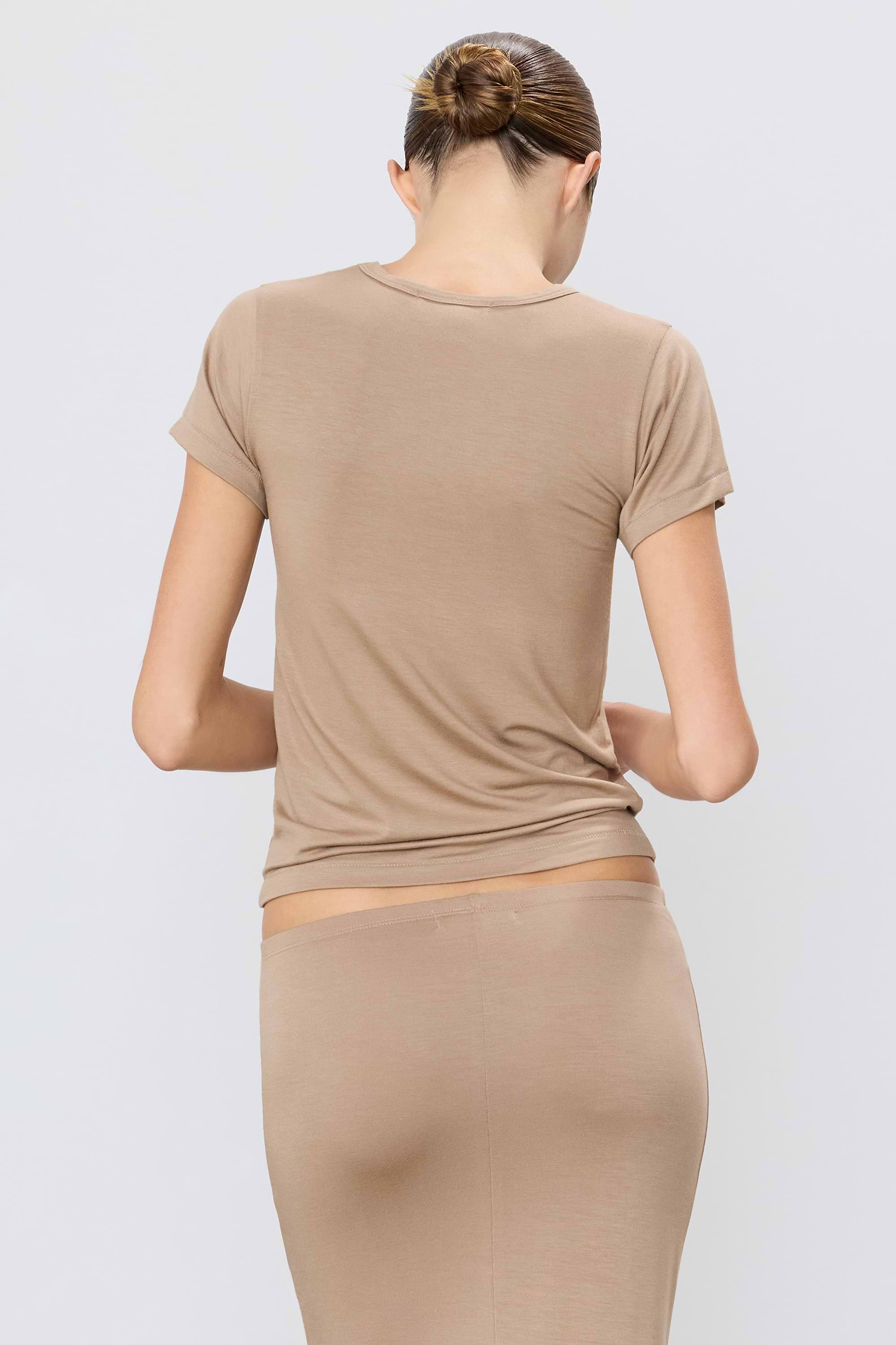 FITTED CREWNECK SHORT SLEEVE T-SHIRT - ÉTERNE