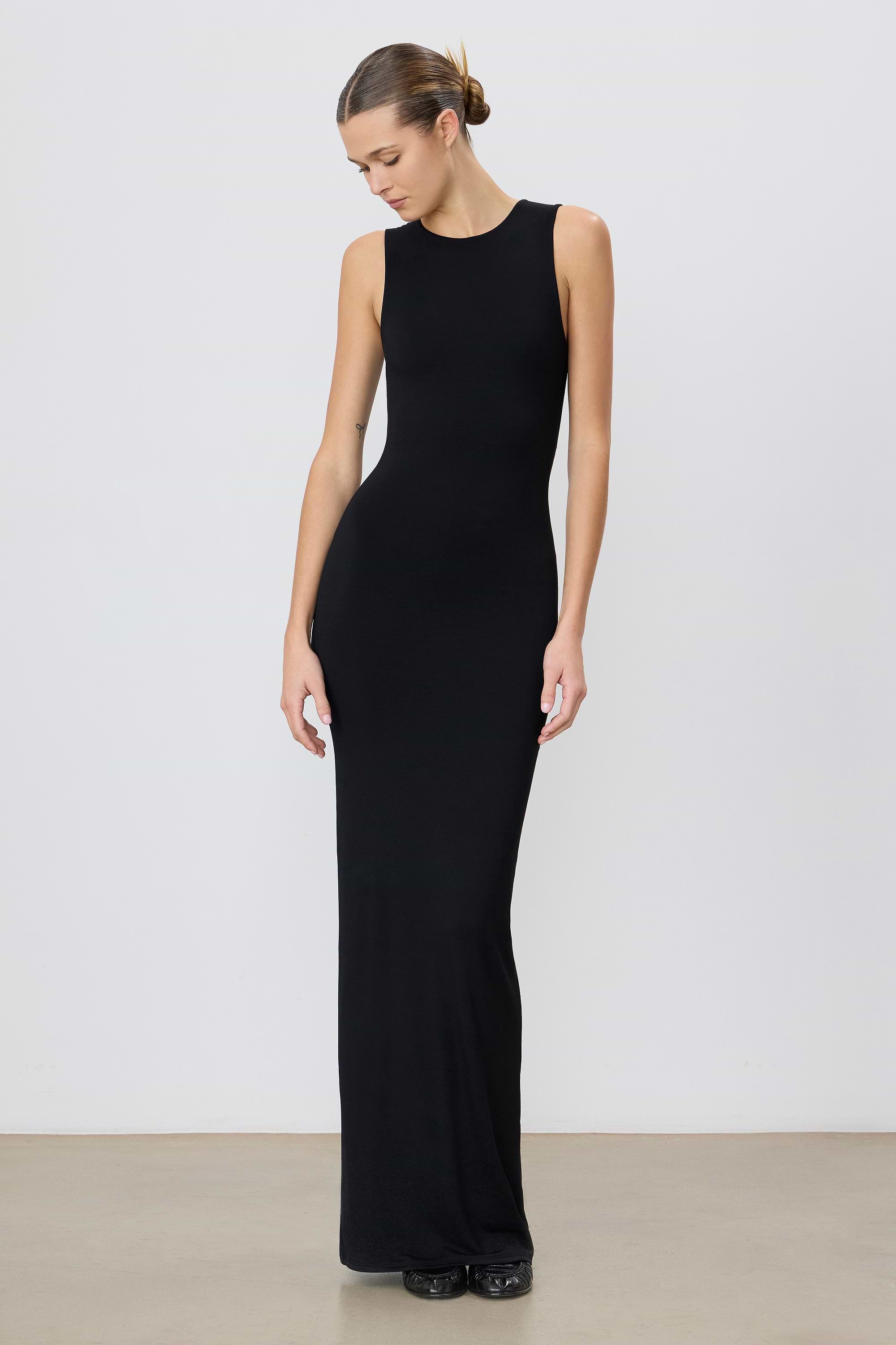ÉTERNE SLEEVELESS CREWNECK MAXI DRESS