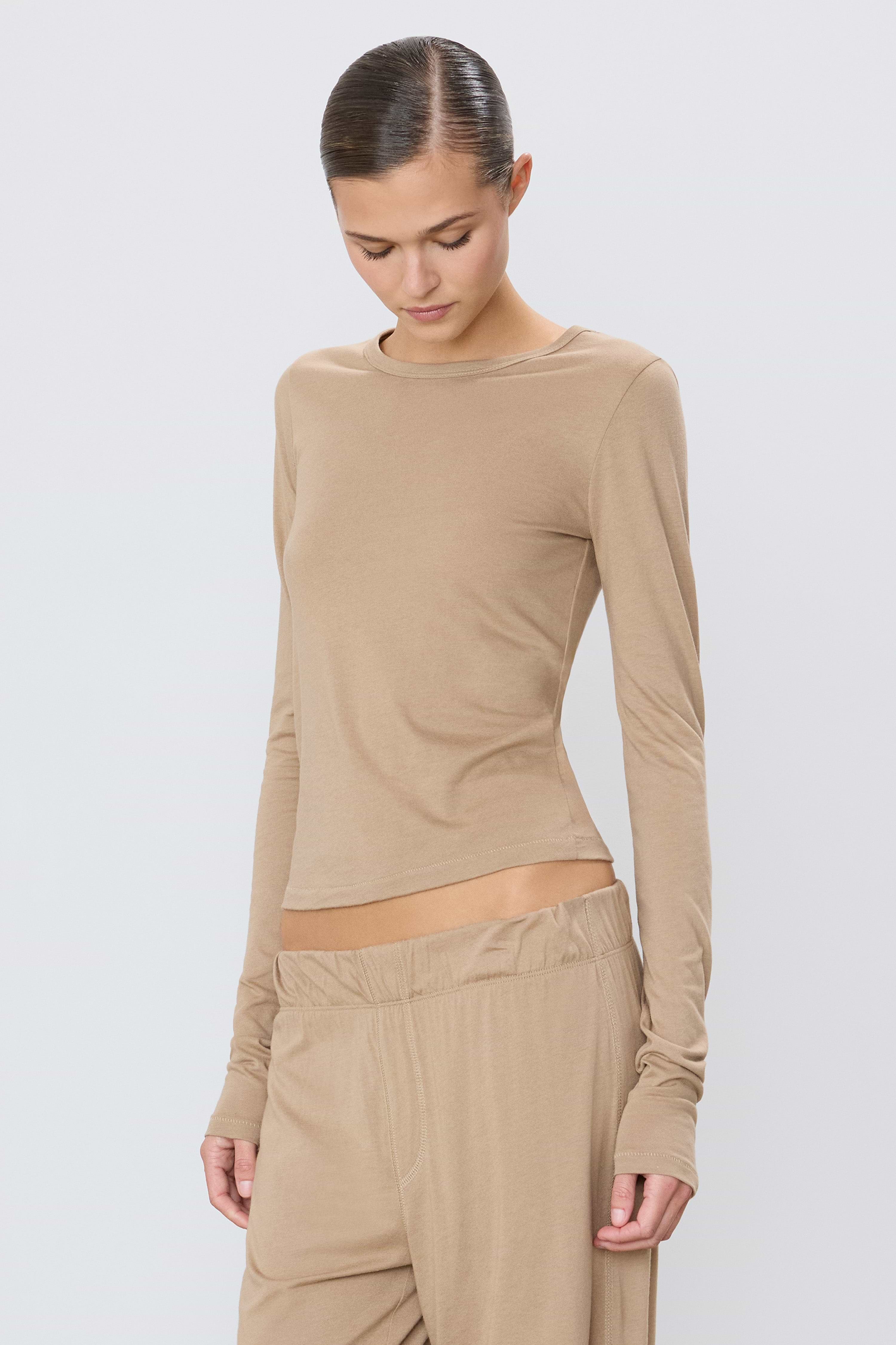 FITTED CREWNECK LONG SLEEVE T-SHIRT - ÉTERNE