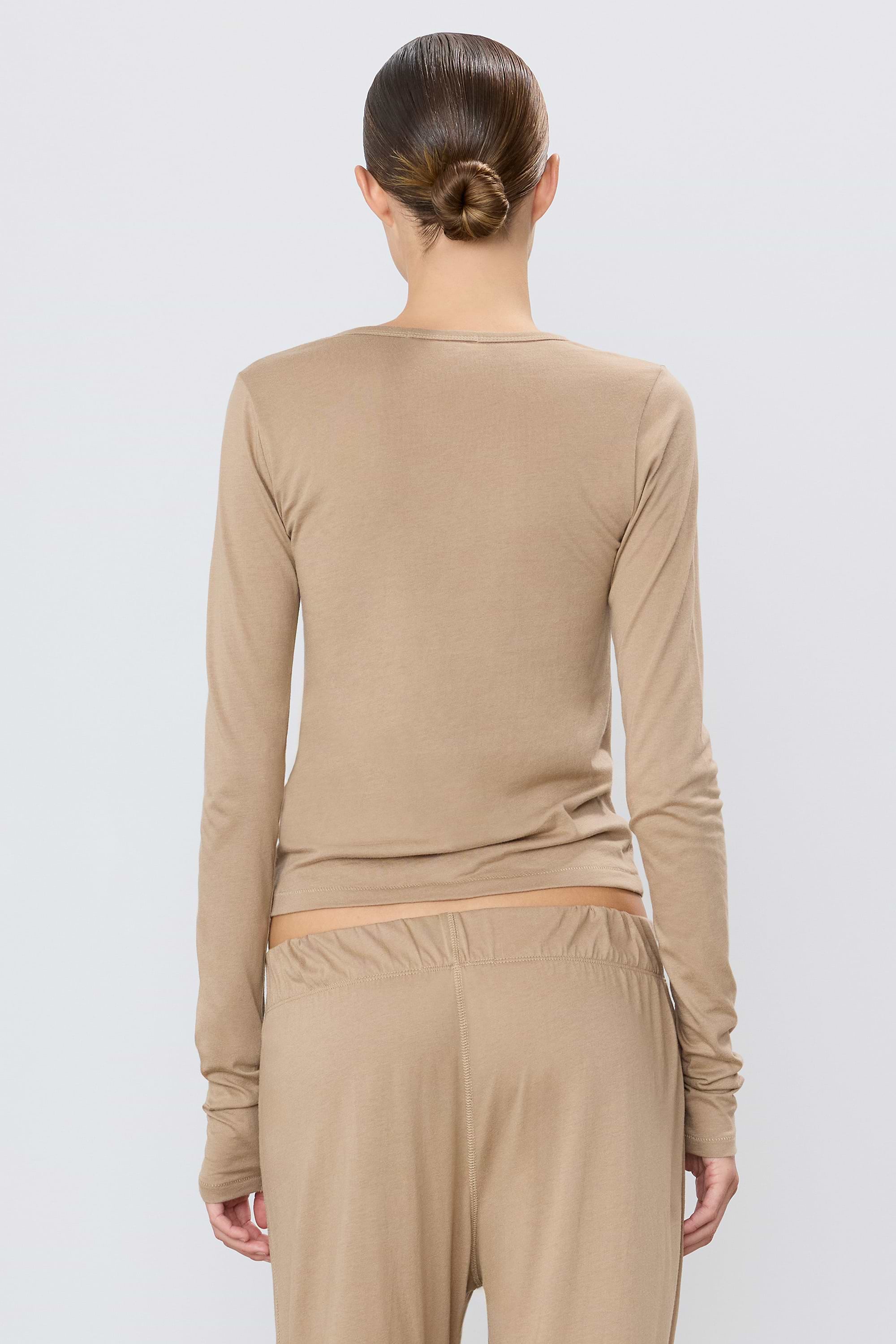 FITTED CREWNECK LONG SLEEVE T-SHIRT - ÉTERNE