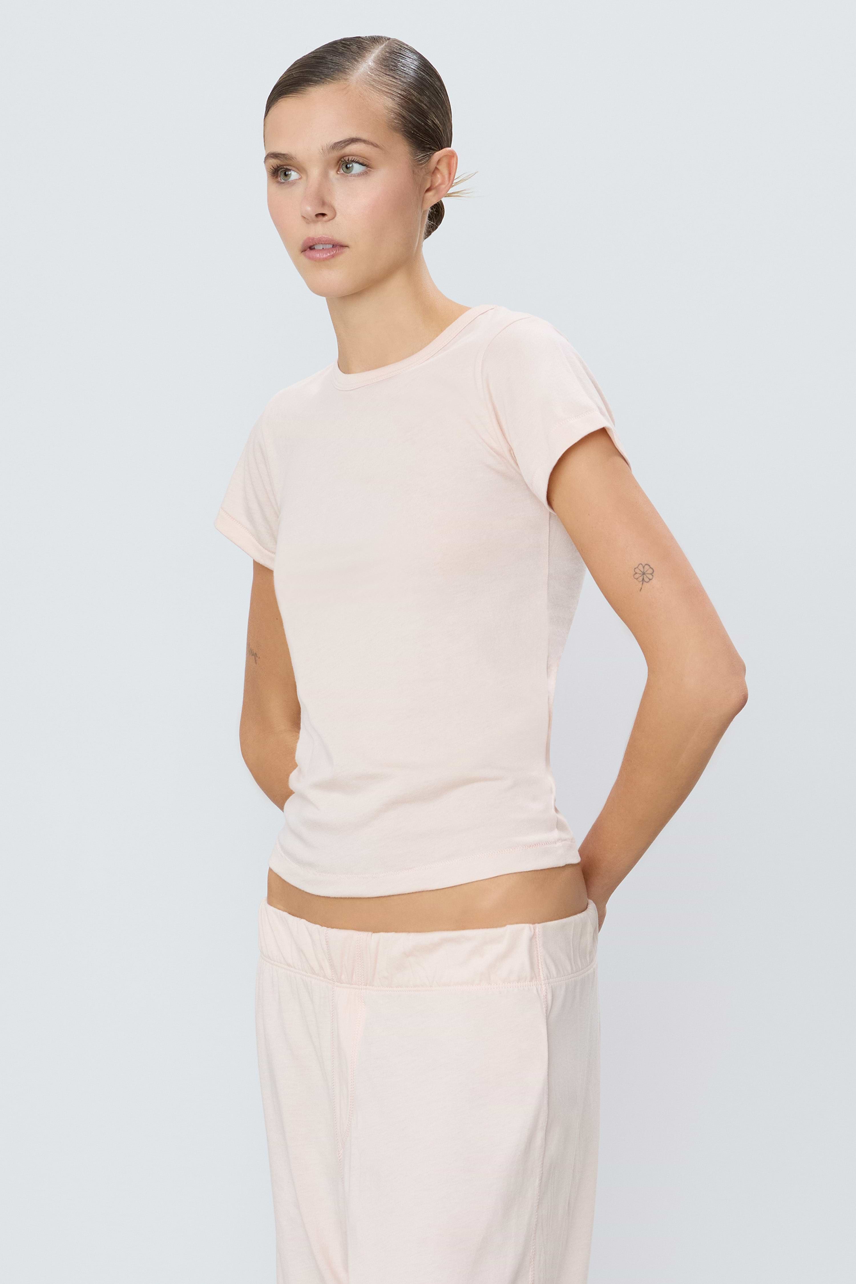 FITTED CREWNECK SHORT SLEEVE T-SHIRT - ÉTERNE