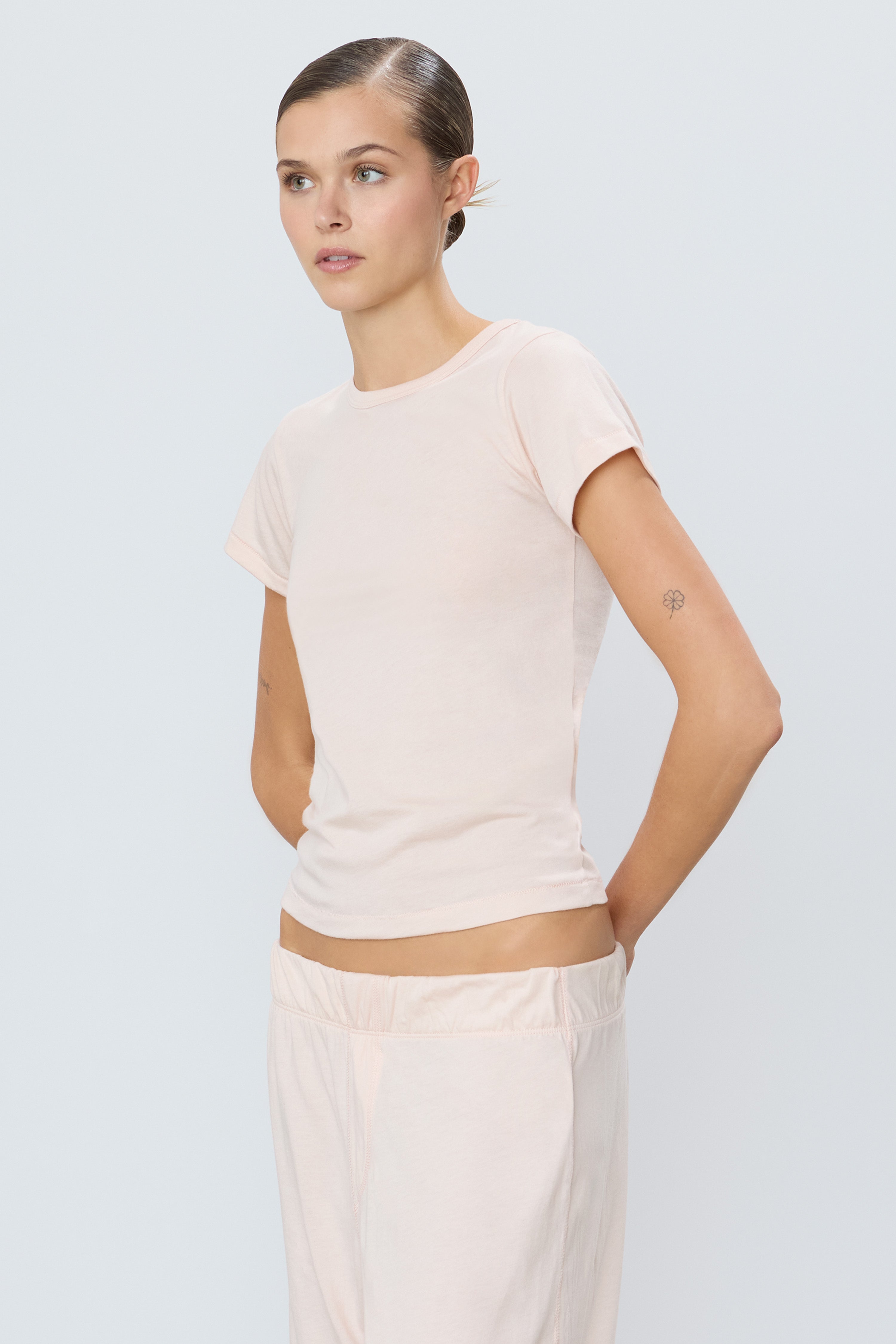 FITTED CREWNECK SHORT SLEEVE T-SHIRT - ÉTERNE