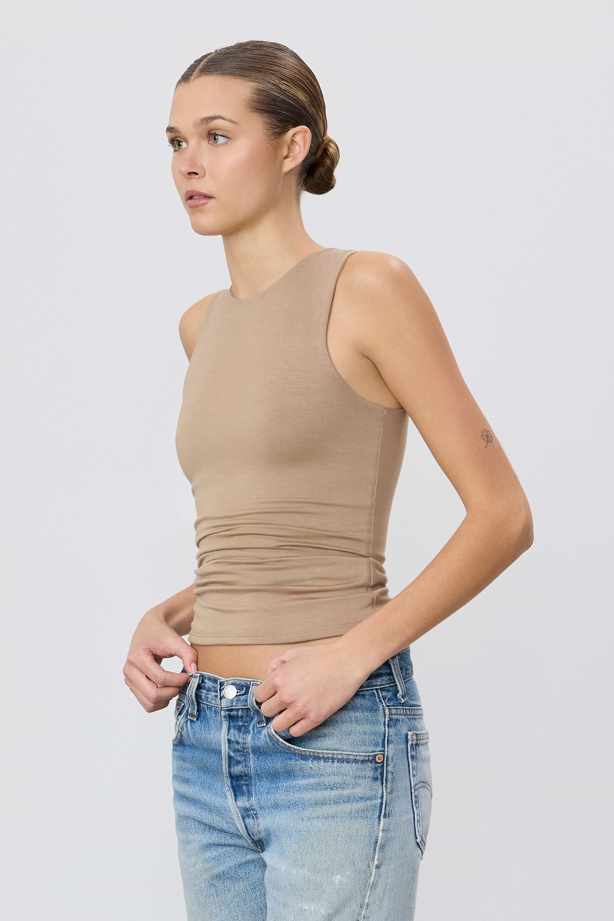 ÉTERNE SLEEVELESS CREWNECK TOP