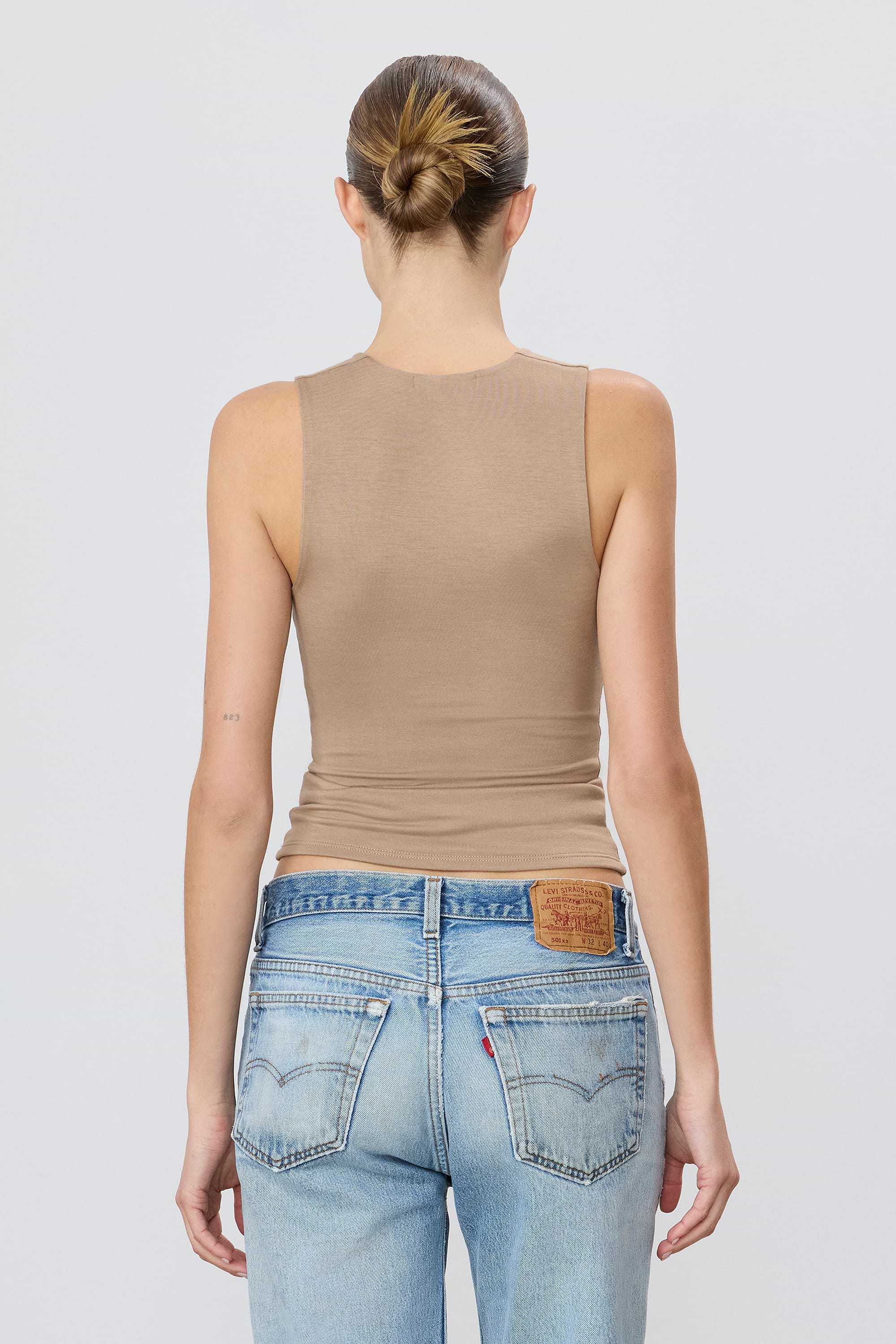 ÉTERNE SLEEVELESS CREWNECK TOP