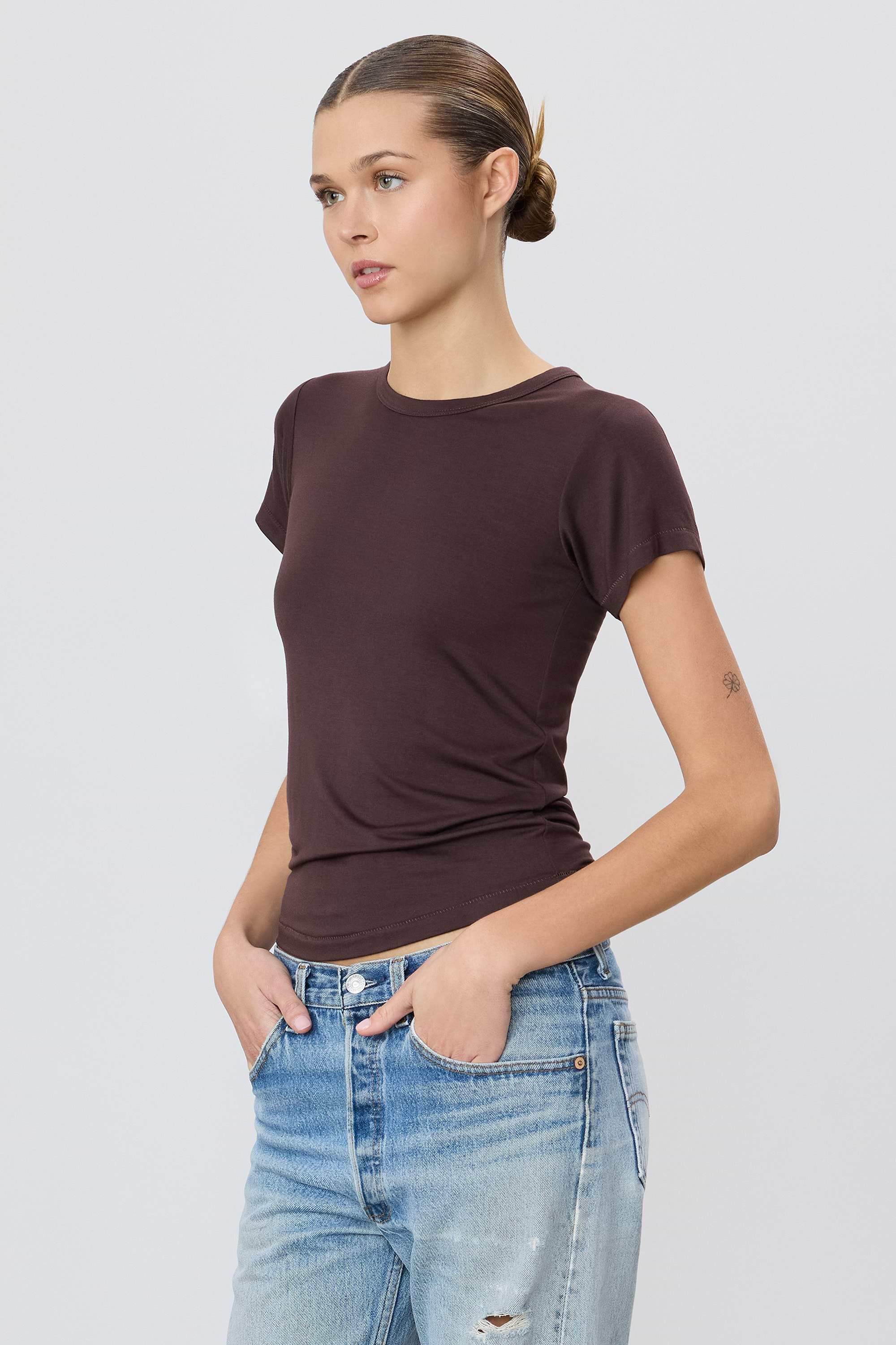 FITTED CREWNECK SHORT SLEEVE T-SHIRT - ÉTERNE