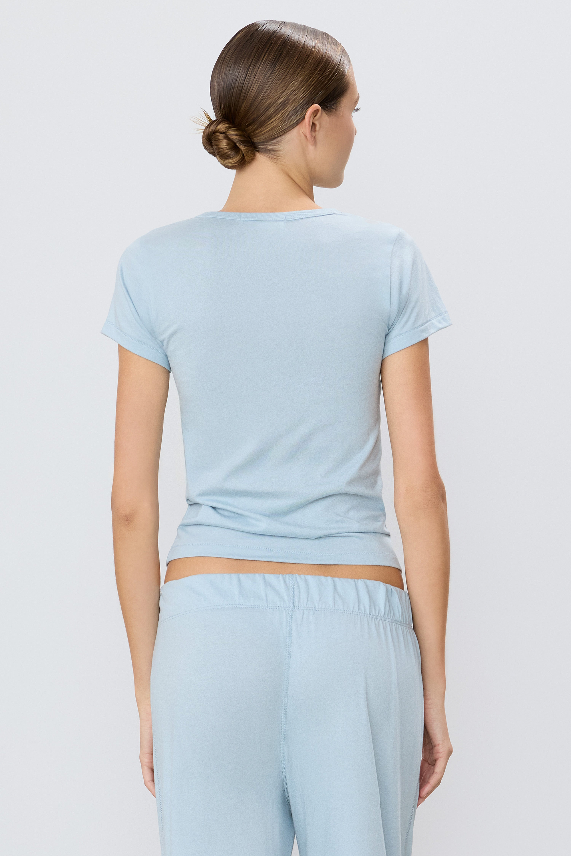 FITTED CREWNECK SHORT SLEEVE T-SHIRT - ÉTERNE