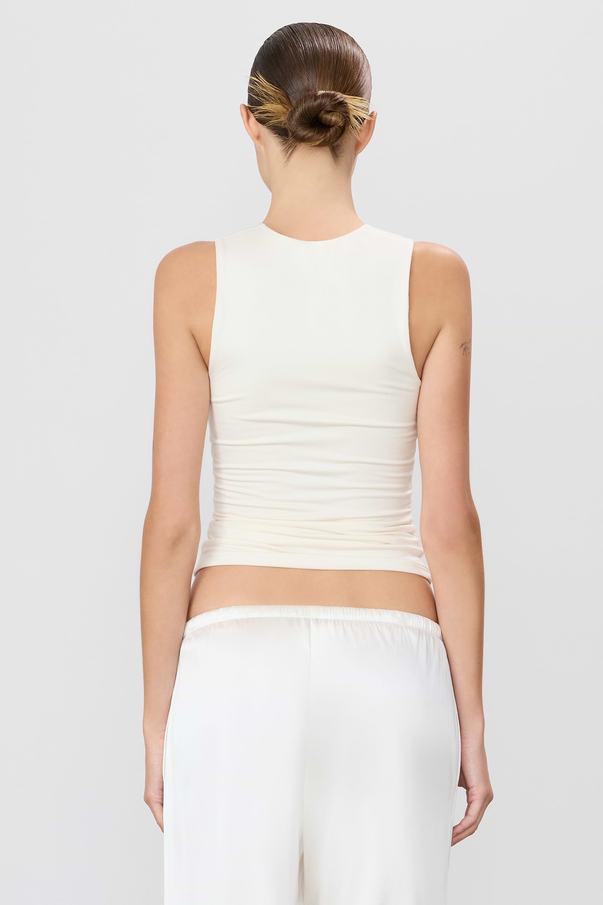 ÉTERNE SLEEVELESS CREWNECK TOP