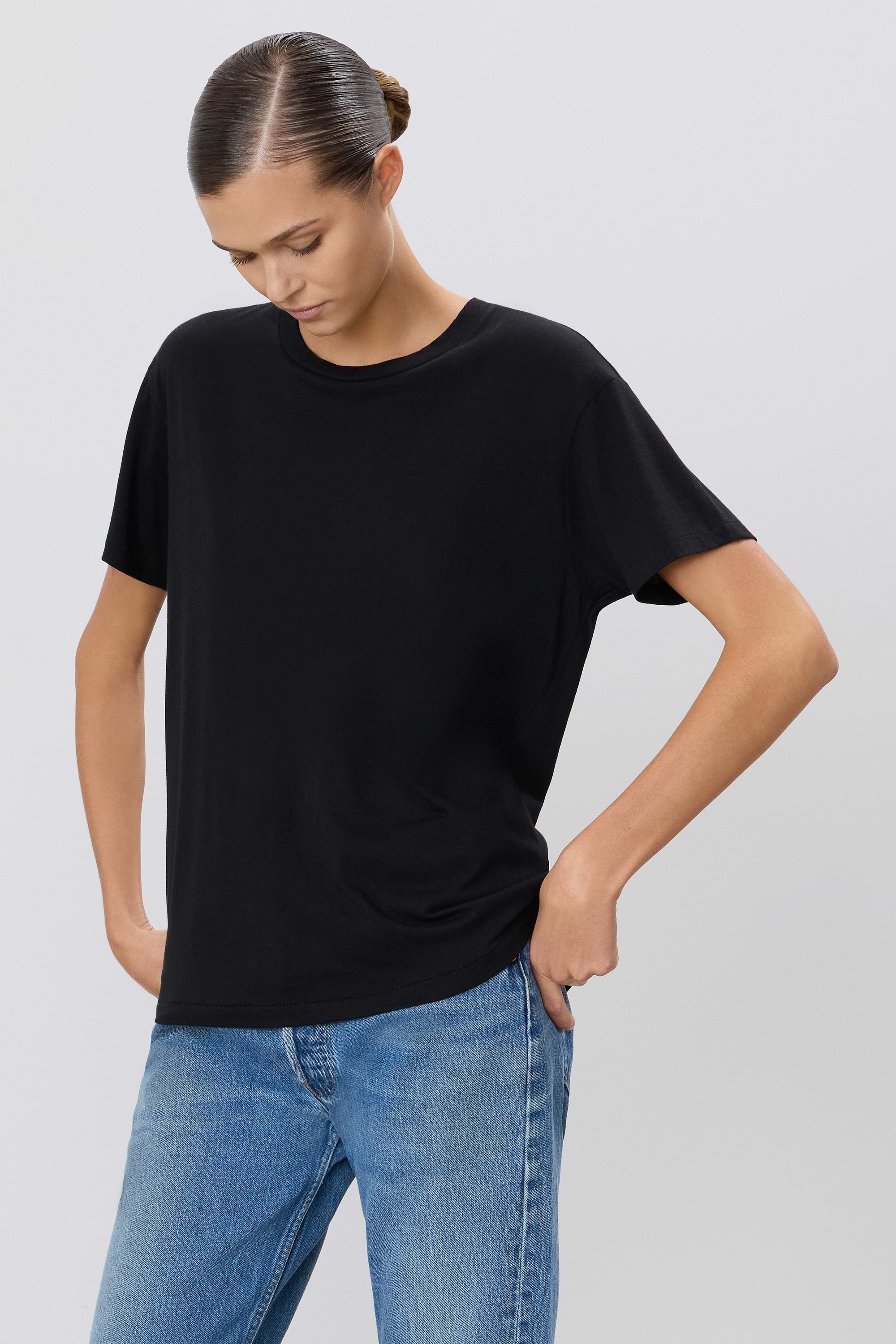 Short Sleeve Boyfriend T-Shirt - ÉTERNE
