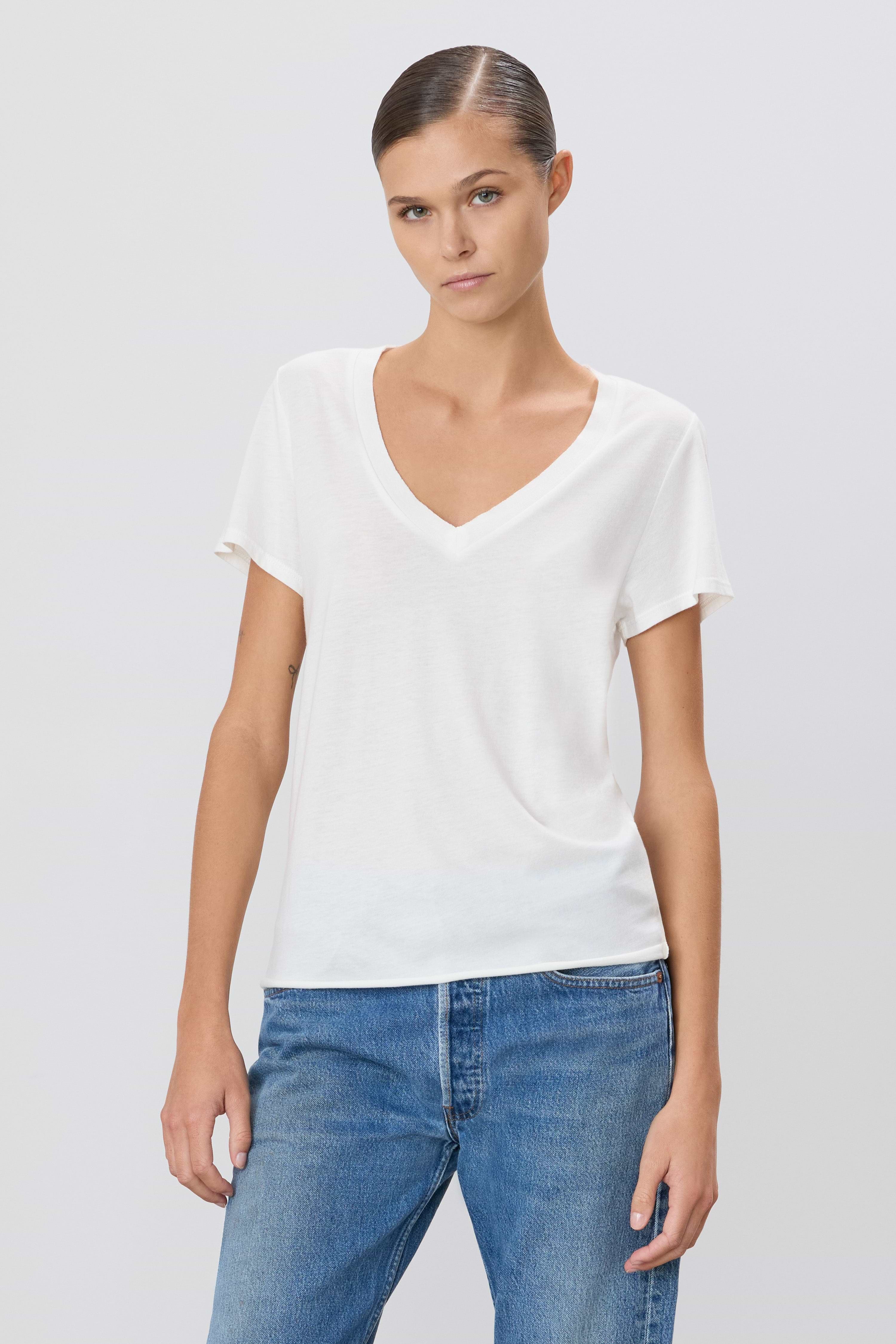V-NECK T-SHIRT - ÉTERNE