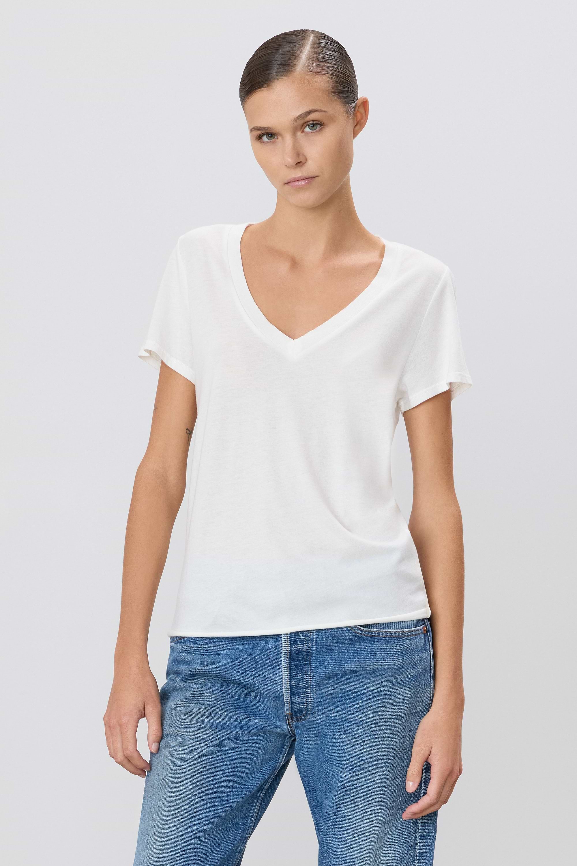 V-NECK T-SHIRT - ÉTERNE