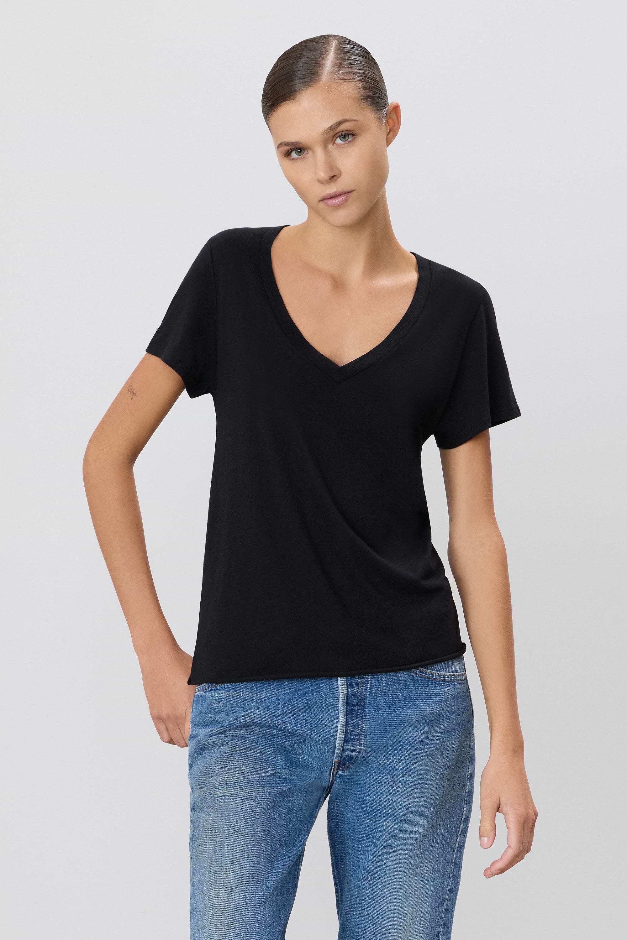 V-NECK T-SHIRT - ÉTERNE