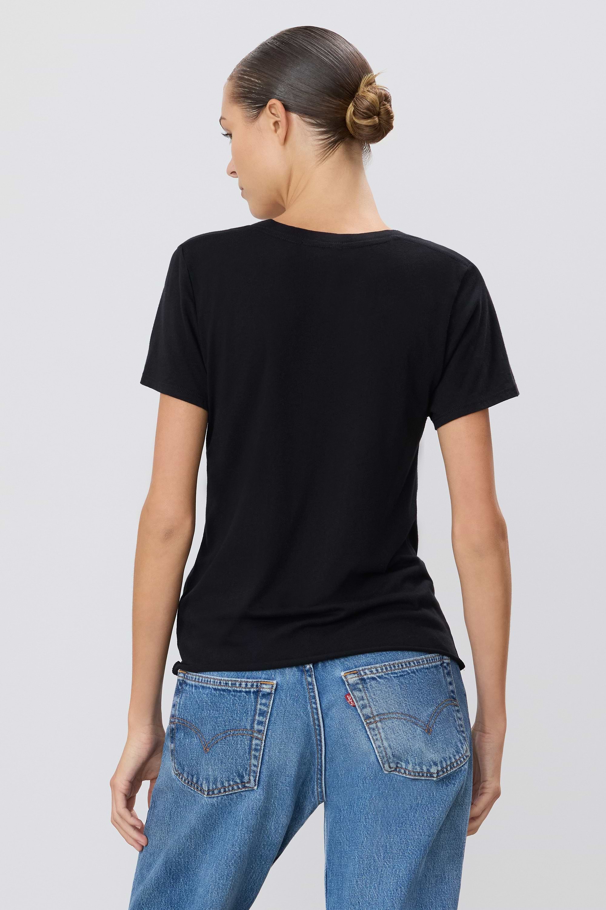 V-NECK T-SHIRT - ÉTERNE