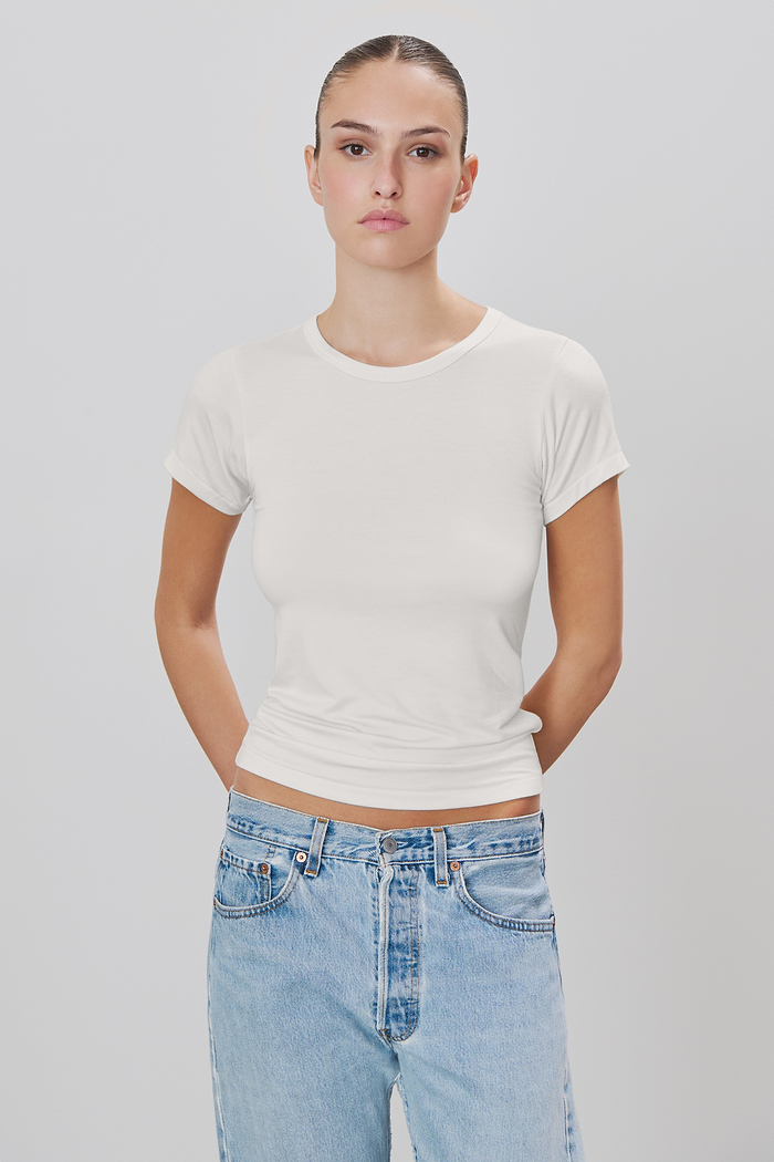 FITTED CREWNECK SHORT SLEEVE T-SHIRT