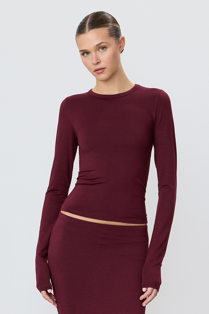 FITTED CREWNECK LONG SLEEVE T-SHIRT