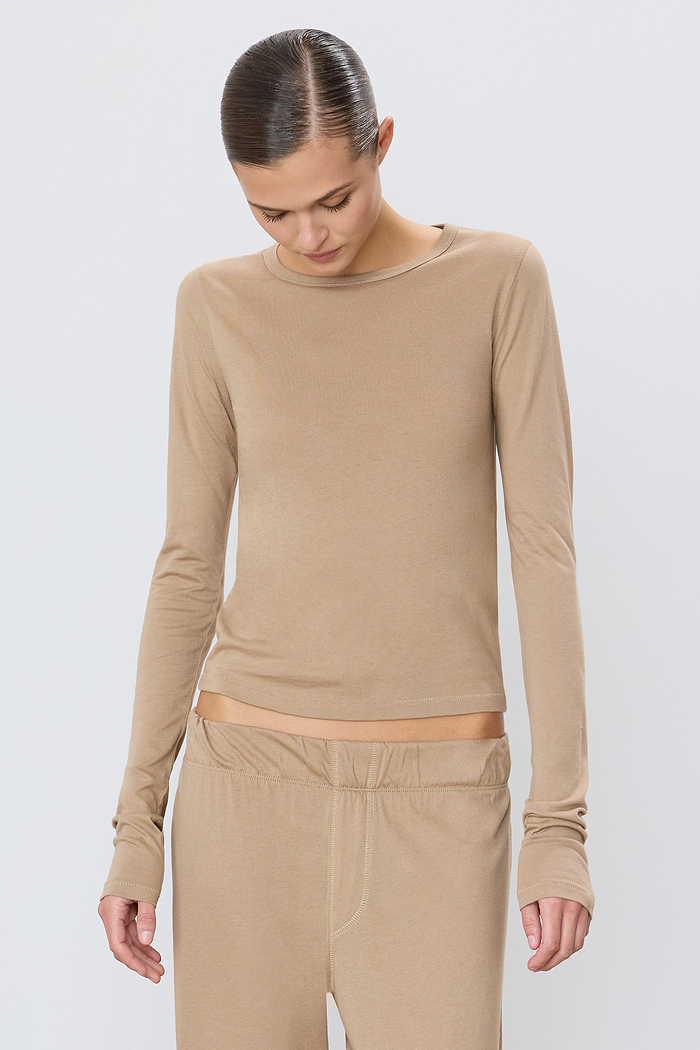 FITTED CREWNECK LONG SLEEVE T-SHIRT