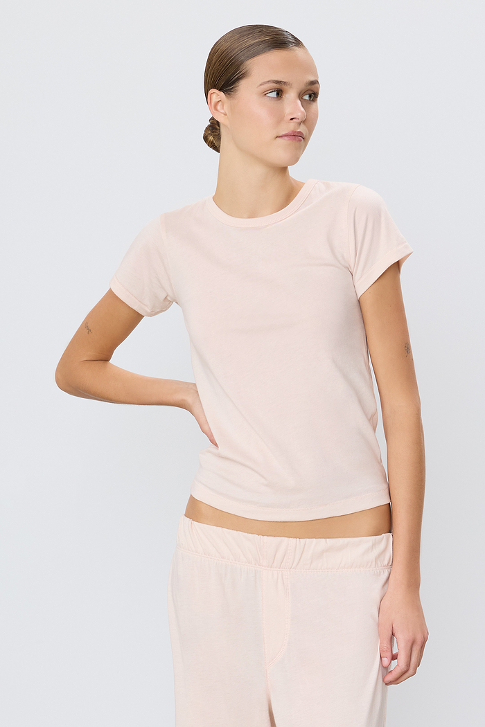 FITTED CREWNECK SHORT SLEEVE T-SHIRT