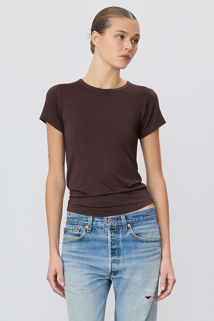 FITTED CREWNECK SHORT SLEEVE T-SHIRT