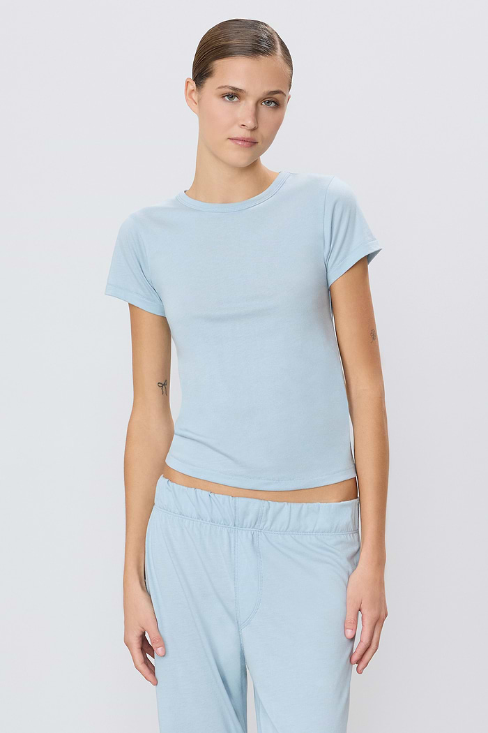 FITTED CREWNECK SHORT SLEEVE T-SHIRT