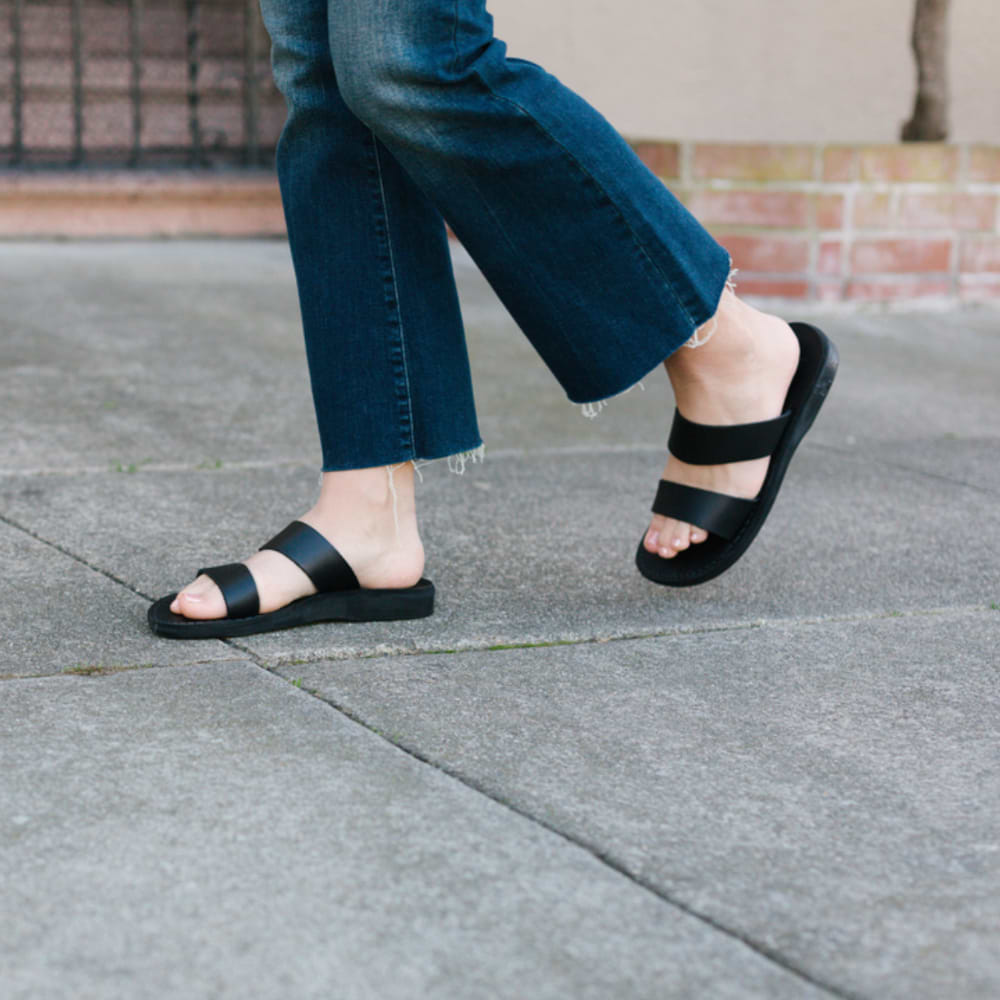 Aviv - Leather Wide Strap Sandal | Black