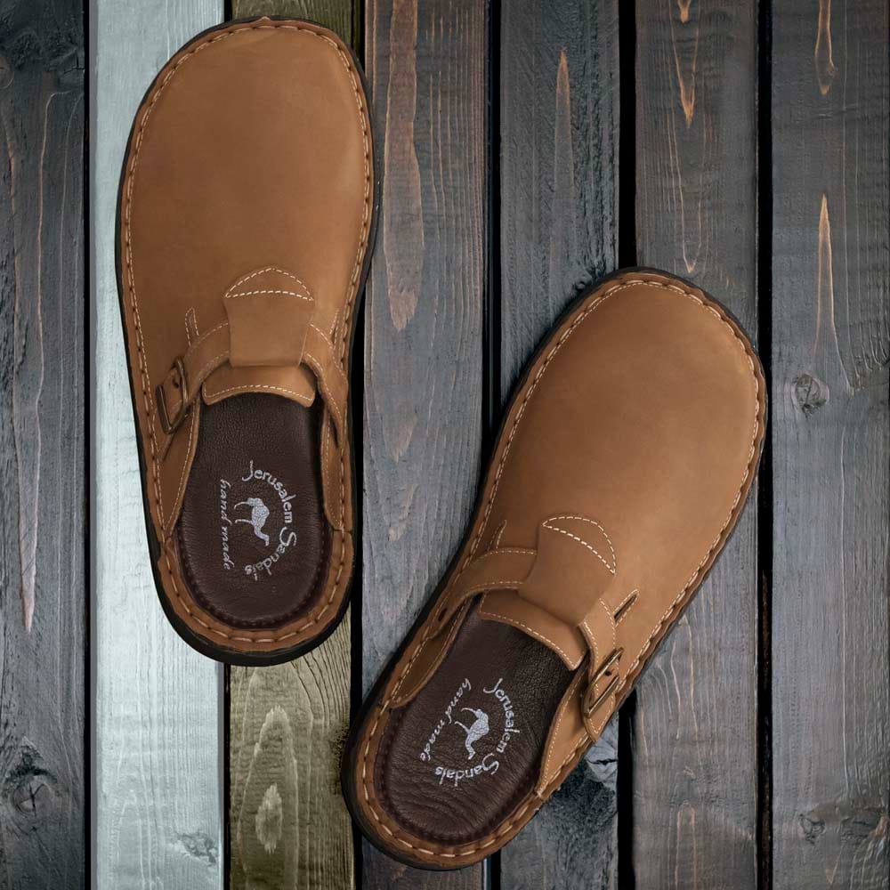 Sawyer - Leather Closed Toe Sandal - Tan Nubuck