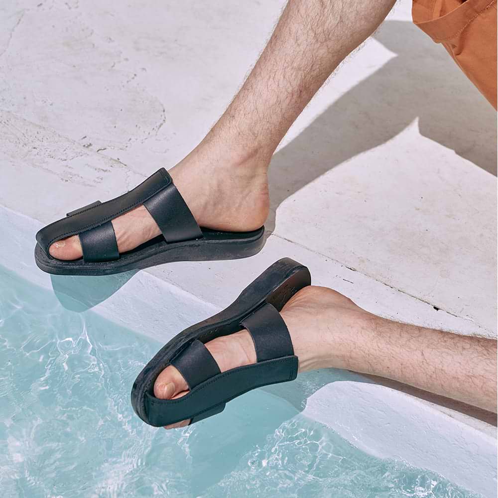 Genesis - Leather Closed Toe Sandal | Black