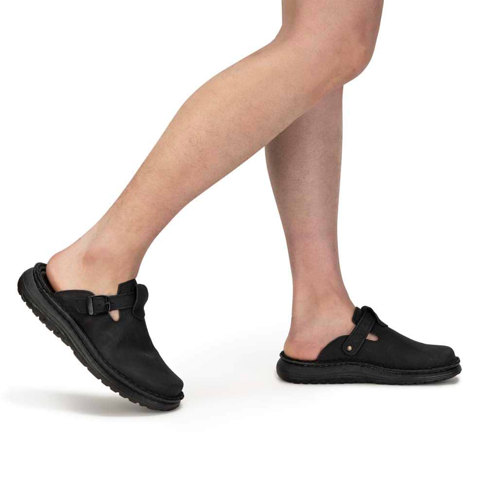 Sawyer - Leather Closed Toe Sandal - Black Nubuck Sawyer - Leather Closed Toe Sandal - Black Nubuck