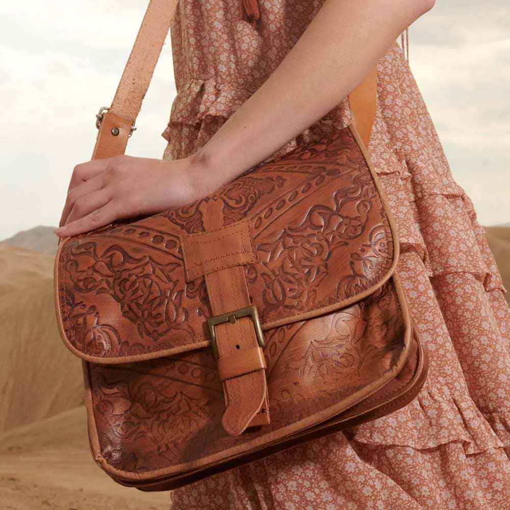Embossed Leather Messenger Bag, 10 display picture 1