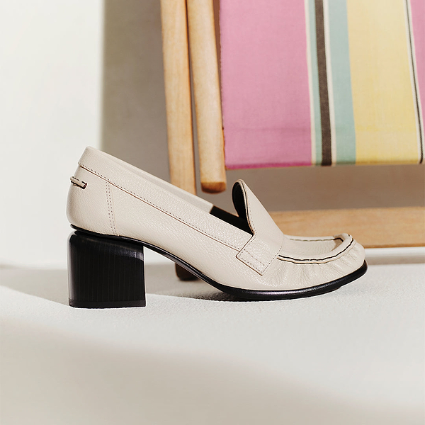 ローファー・オックスフォード Pierre Hardy Loafers & Slippers (AEE02 GRAIN KIDOFF WHITE) NOTO loafer for women in off white grained leather — PIERRE