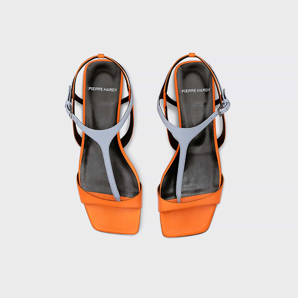【PIERRE HARDY】 リオサンダル フラット レザー 2025年春夏 RIO Sandal for women in orange & light blue leather — PIERRE