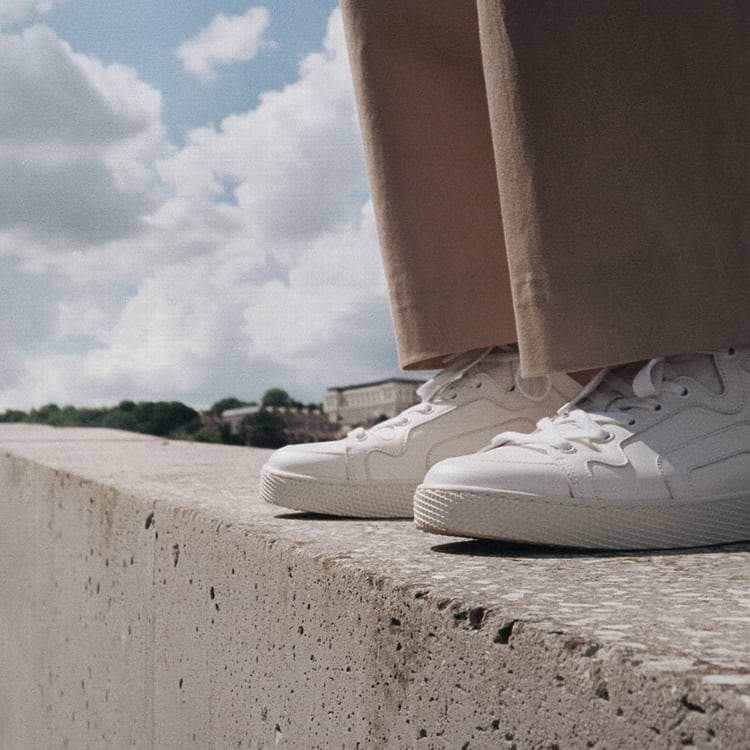 104 SNEAKERS