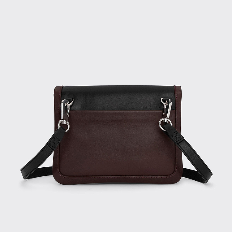 ALPHA POUCH