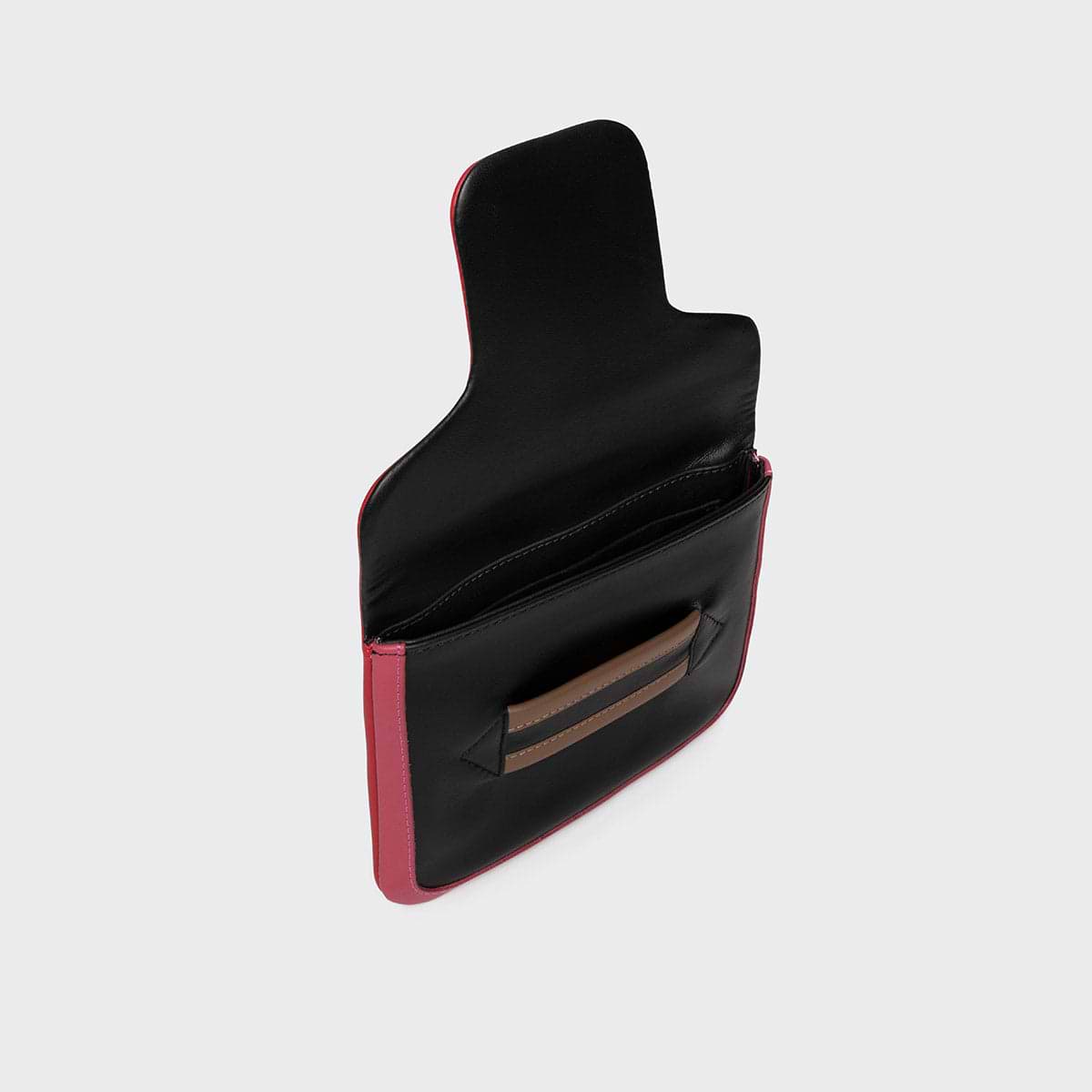ALPHA POUCH