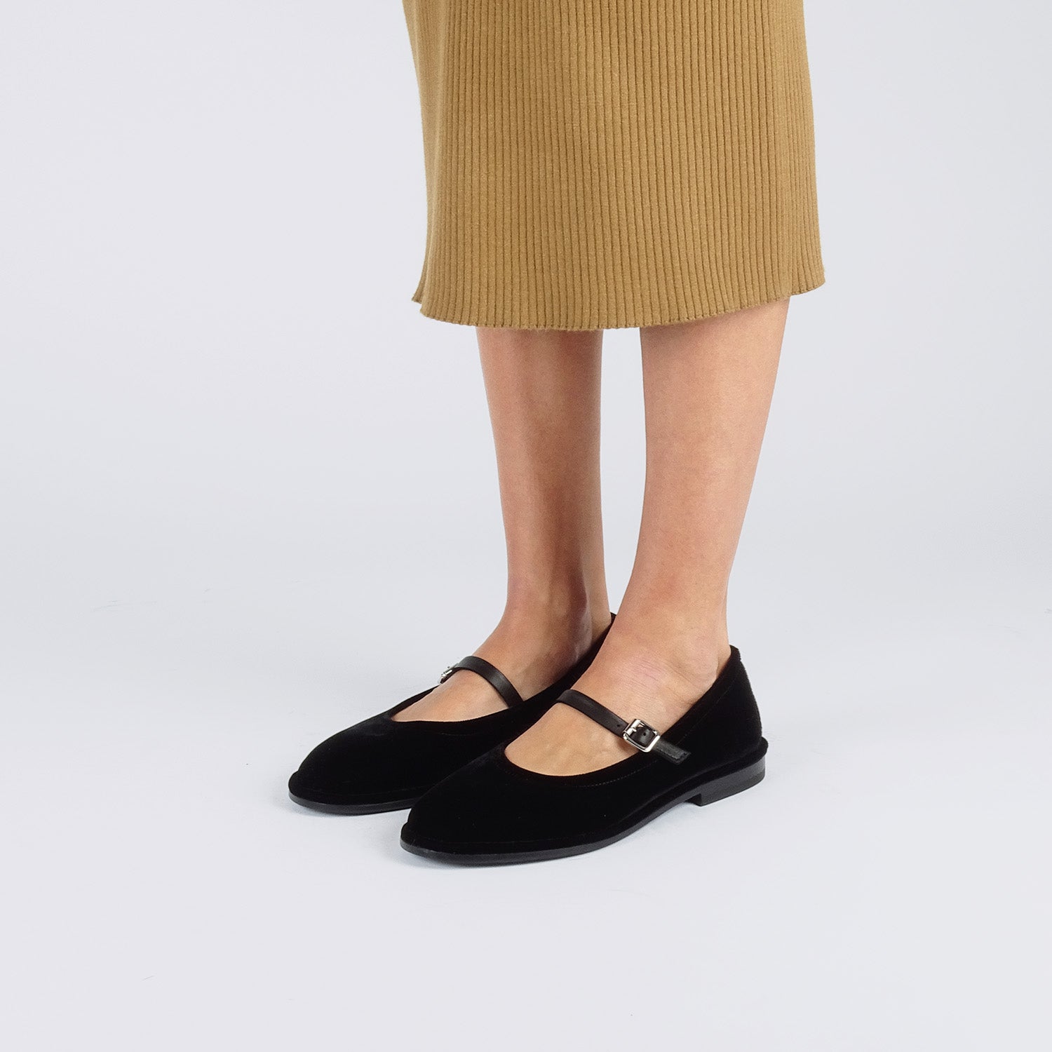Pierre Hardy TRISH BALLERINA, lambskin and black suede, vue 5