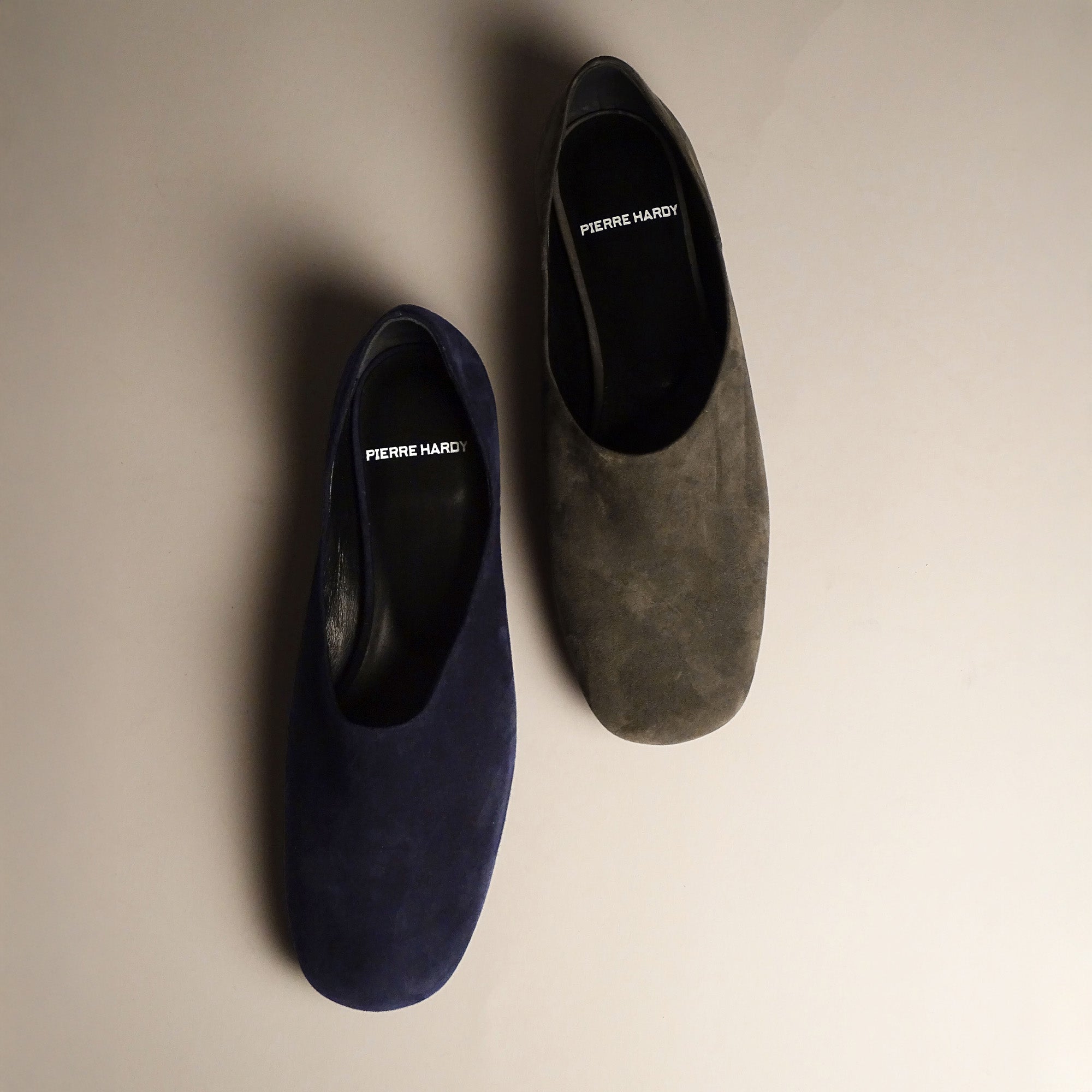 Pierre Hardy PIA SLIP-ON SHOES, navy suede kidskin, vue 6