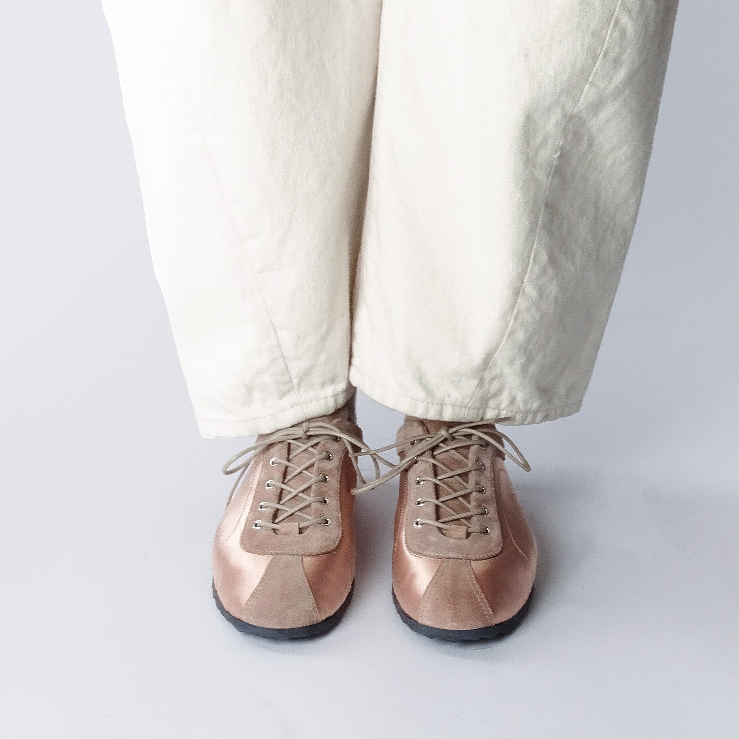 Pierre Hardy ISA SNEAKERS, suede calfskin and powder pink satin, vue 3