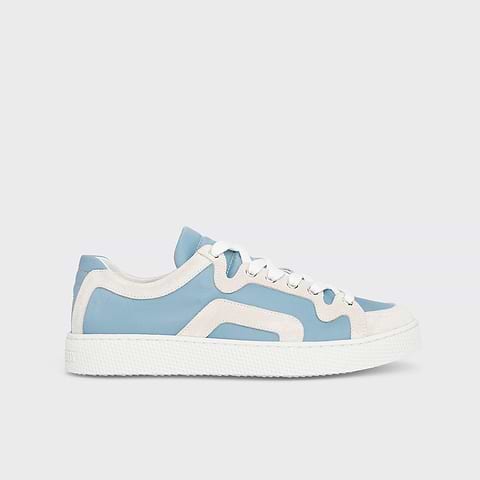 Pierre Hardy BASKETS ALPHA - FEMME, toile de nylon bleu ciel et cuir de veau velours blanc