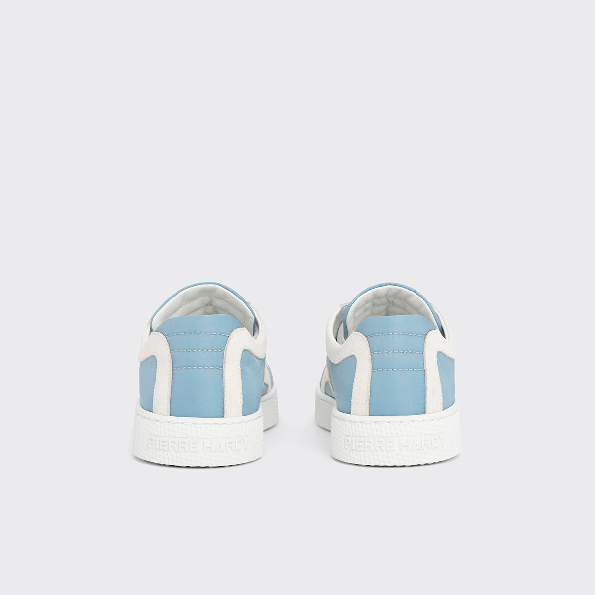 Pierre Hardy BASKETS ALPHA - FEMME, toile de nylon bleu ciel et cuir de veau velours blanc, vue 9