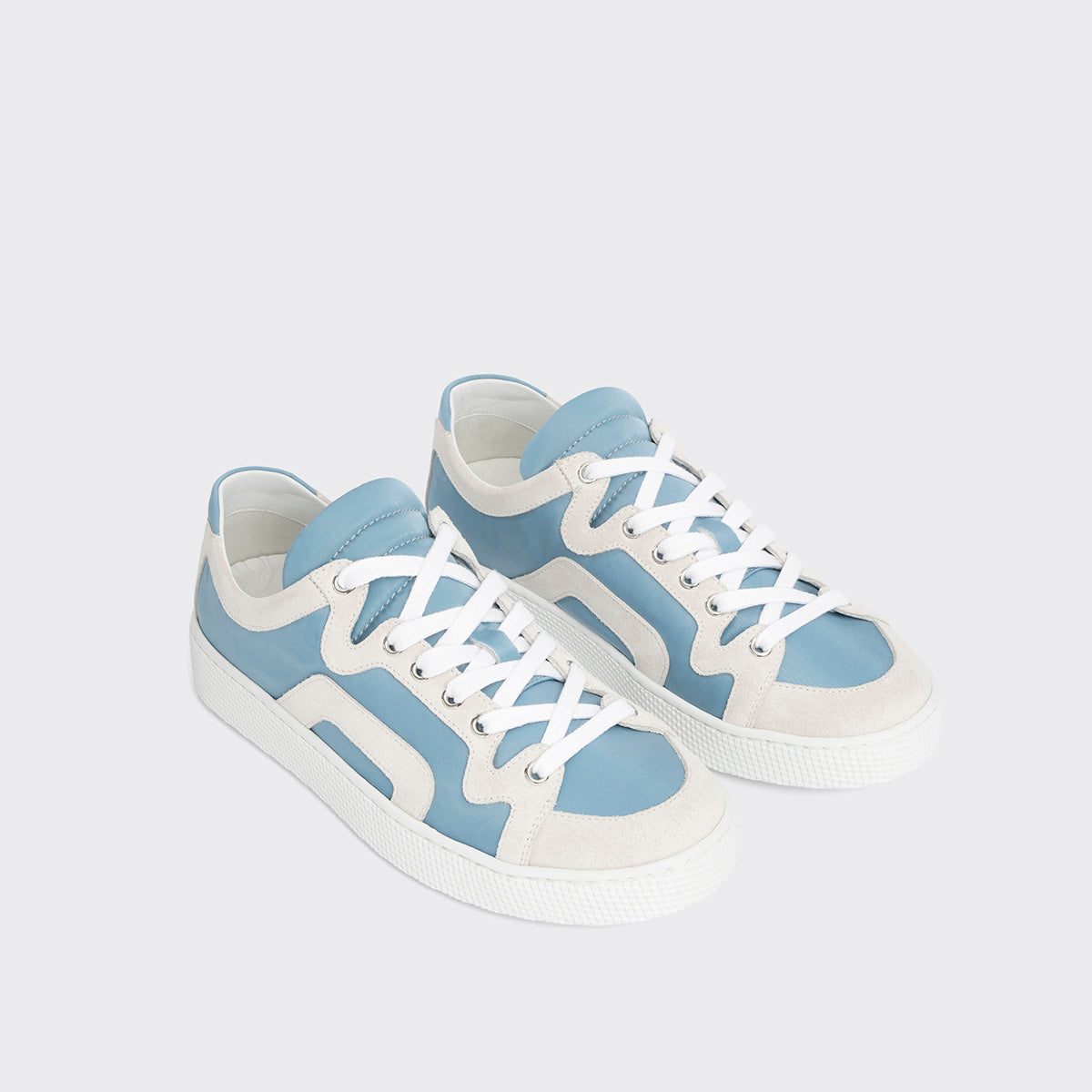Pierre Hardy BASKETS ALPHA - FEMME, toile de nylon bleu ciel et cuir de veau velours blanc, vue 6